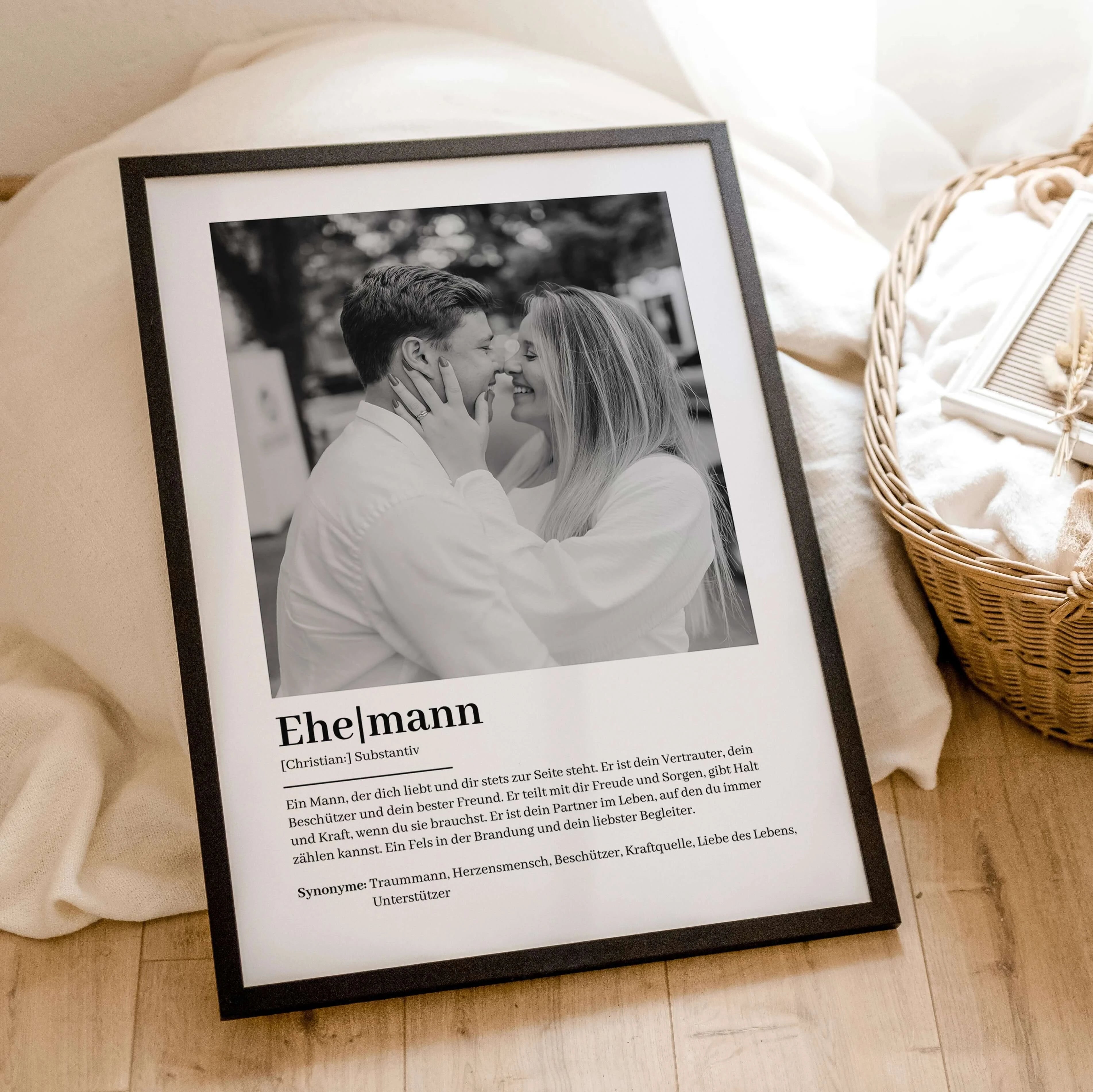 Ehemann Definition Poster mit Foto-Personalisiertes Poster-famprints-Suchst du nach einem einzigartigen Geschenk für deinen Liebsten? Unser Ehemann Definition Poster mit Foto ist die perfekte Wahl! Dieses liebevoll gestaltete Poster zeigt auf besondere We