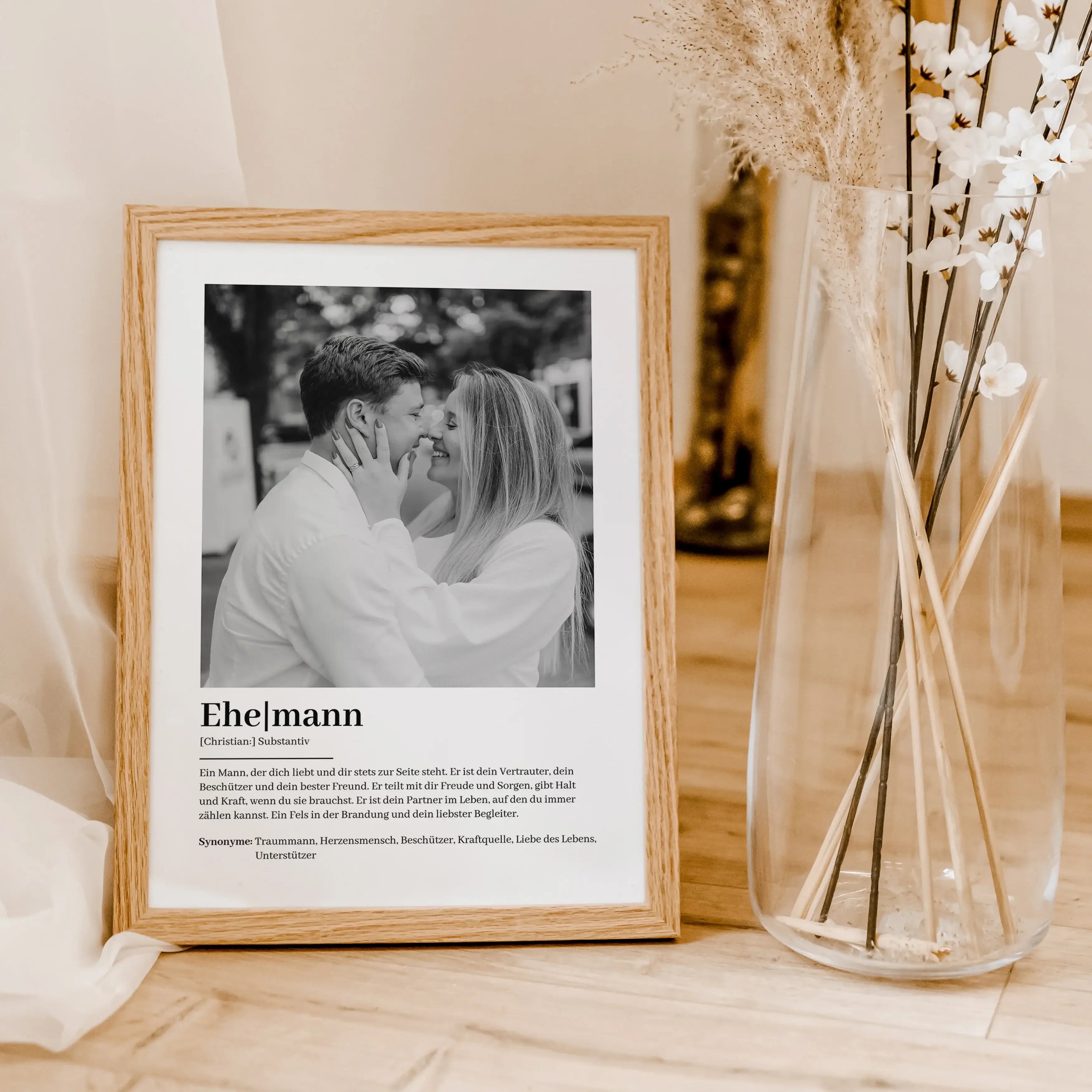 Ehemann Definition Poster mit Foto-Personalisiertes Poster-famprints-Suchst du nach einem einzigartigen Geschenk für deinen Liebsten? Unser Ehemann Definition Poster mit Foto ist die perfekte Wahl! Dieses liebevoll gestaltete Poster zeigt auf besondere We