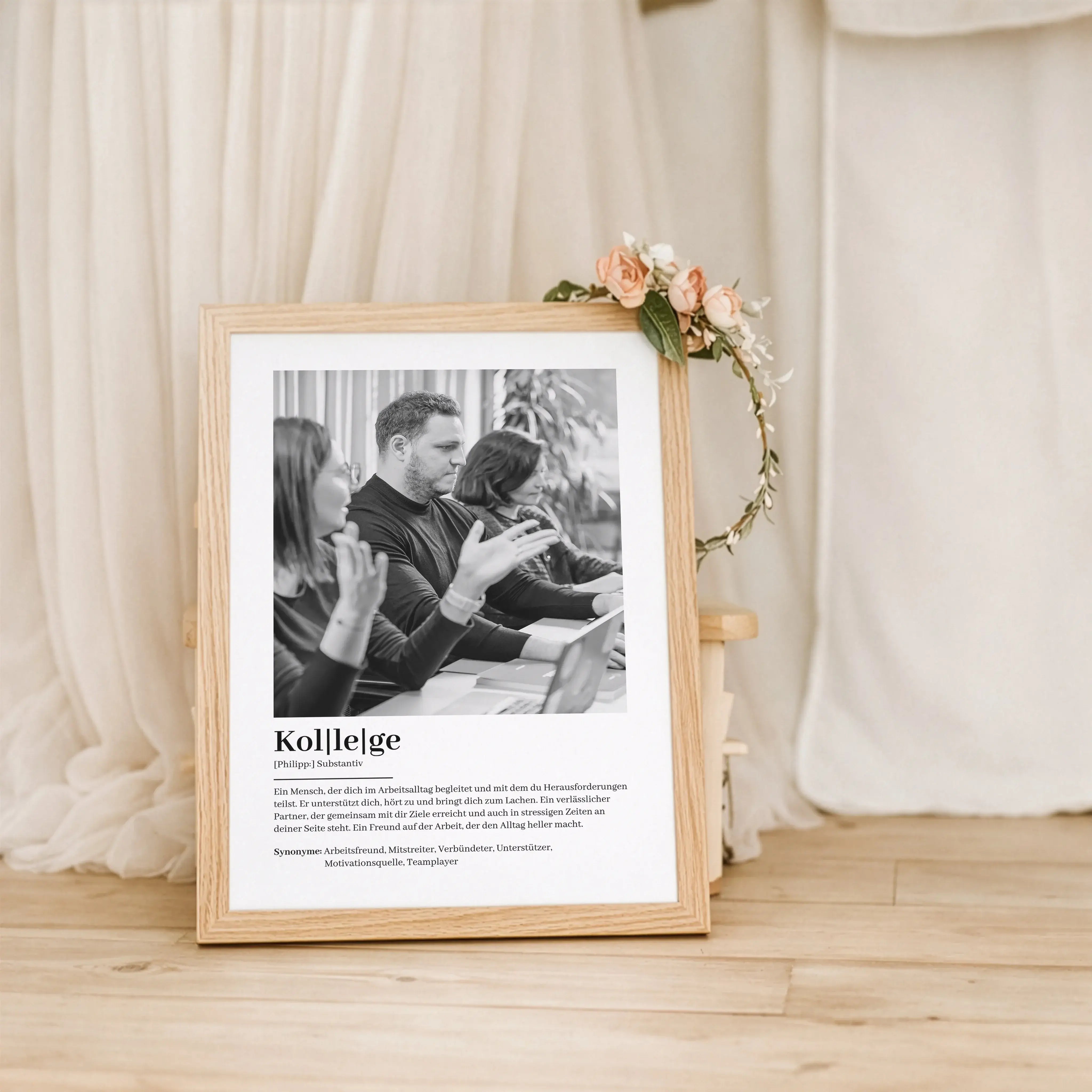 Kollege Definition Poster mit Foto-Personalisiertes Poster-famprints-Das Kollege Definition Poster mit Foto ist eine persönliche Art, Danke zu sagen und echte Wertschätzung zu zeigen. Bei famprints gestaltest du ein individuelles Poster, das deinen Kolleg