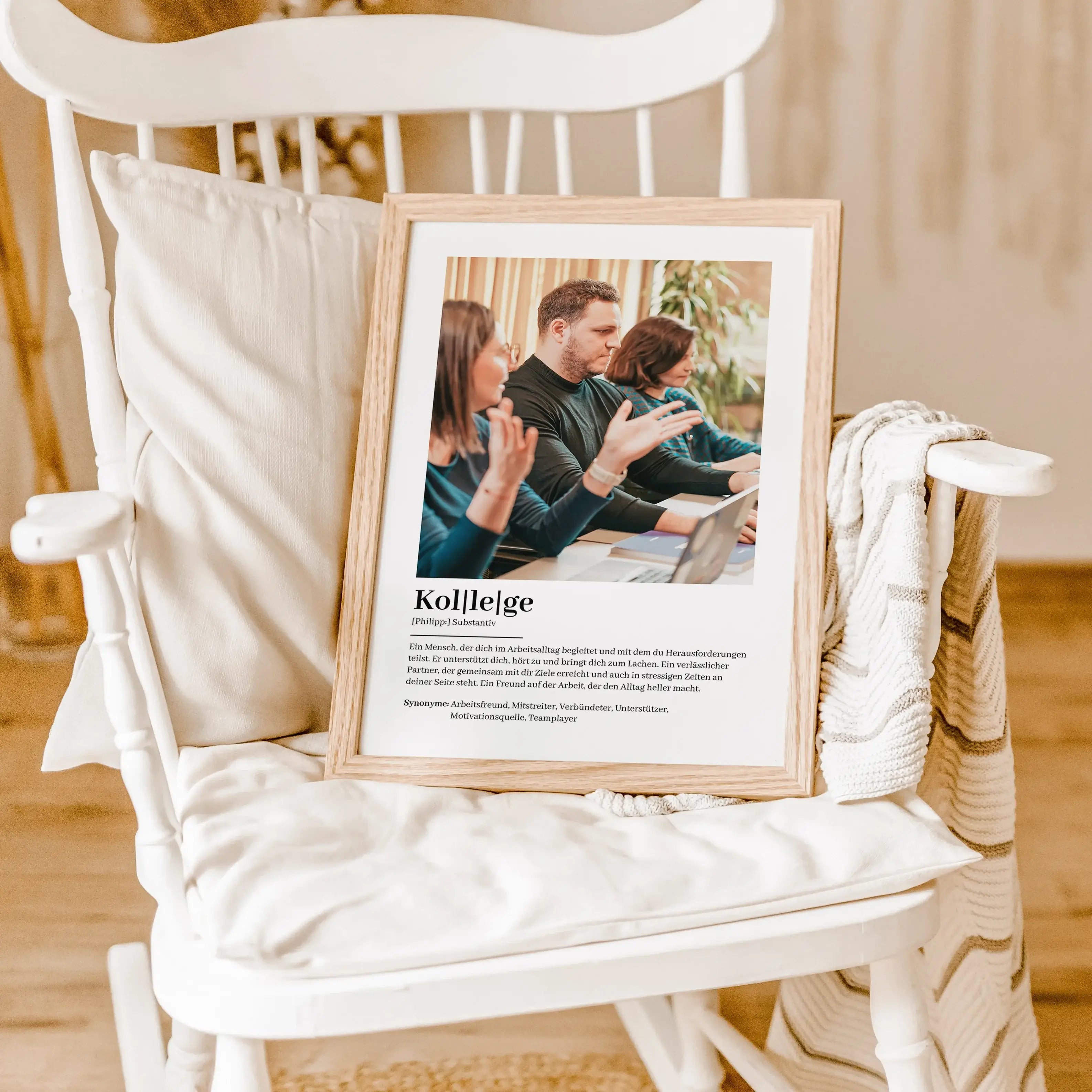 Kollege Definition Poster mit Foto-Personalisiertes Poster-famprints-Das Kollege Definition Poster mit Foto ist das perfekte personalisierte Geschenk für deinen Kollegen. Auf liebevolle und humorvolle Weise beschreibt das Poster, wie dein Kollege wirklich