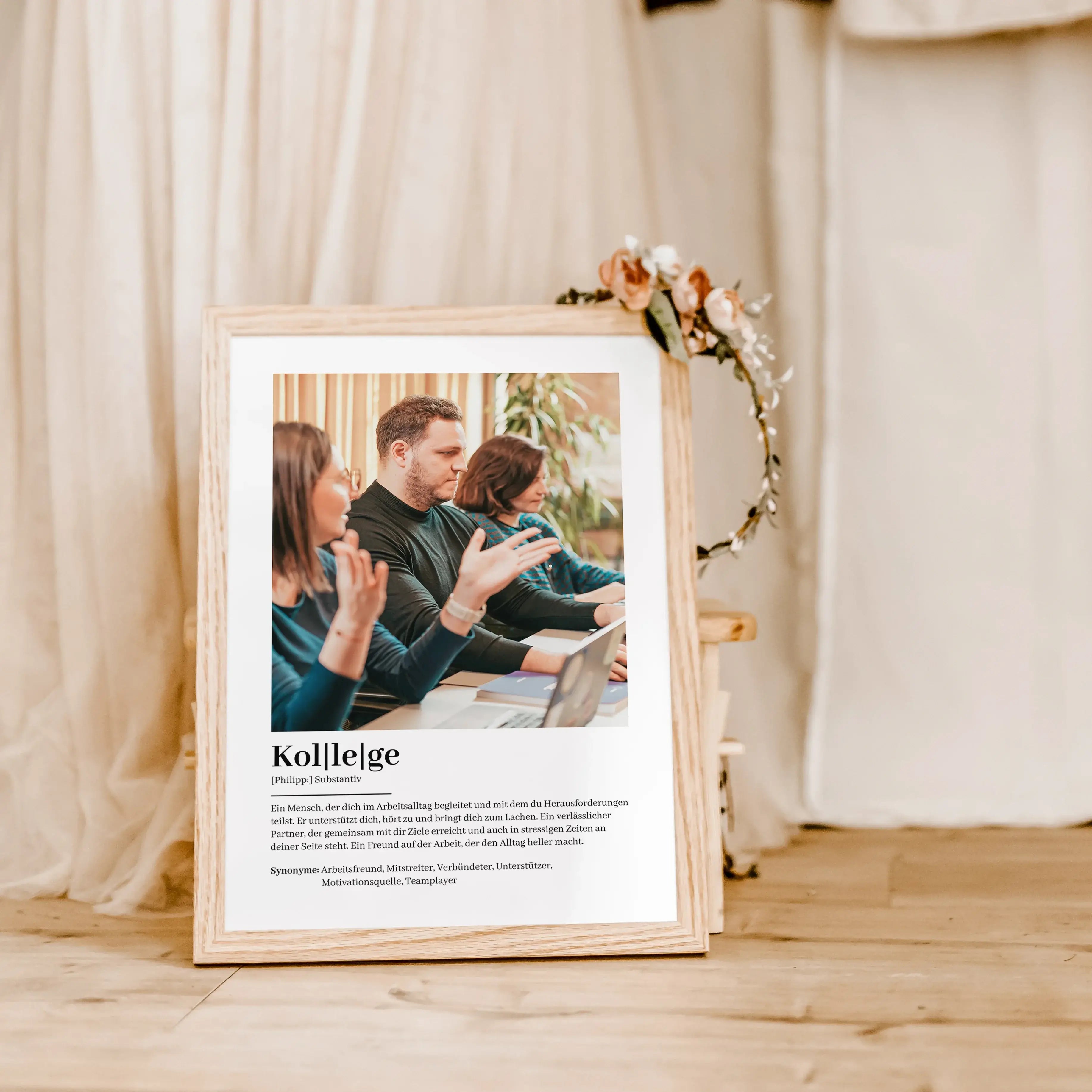 Kollege Definition Poster mit Foto-Personalisiertes Poster-famprints-Das Kollege Definition Poster mit Foto ist das perfekte personalisierte Geschenk für deinen Kollegen. Auf liebevolle und humorvolle Weise beschreibt das Poster, wie dein Kollege wirklich