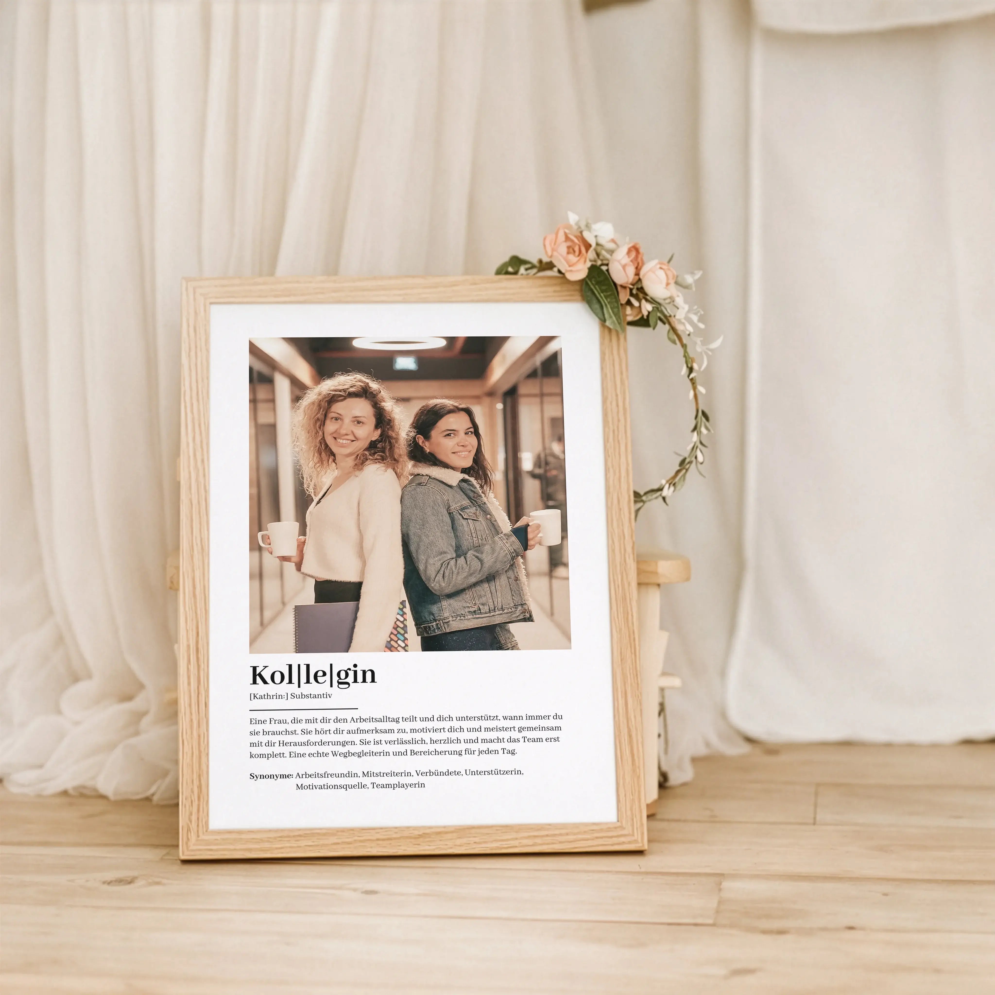 Kollegin Definition Poster mit Foto-Personalisiertes Poster-famprints-Kollegin Definition Poster mit Foto ist eine persönliche Geschenkidee für den Arbeitsplatz und darüber hinaus. Dieses Poster verbindet eine liebevoll formulierte Definition mit einem ei