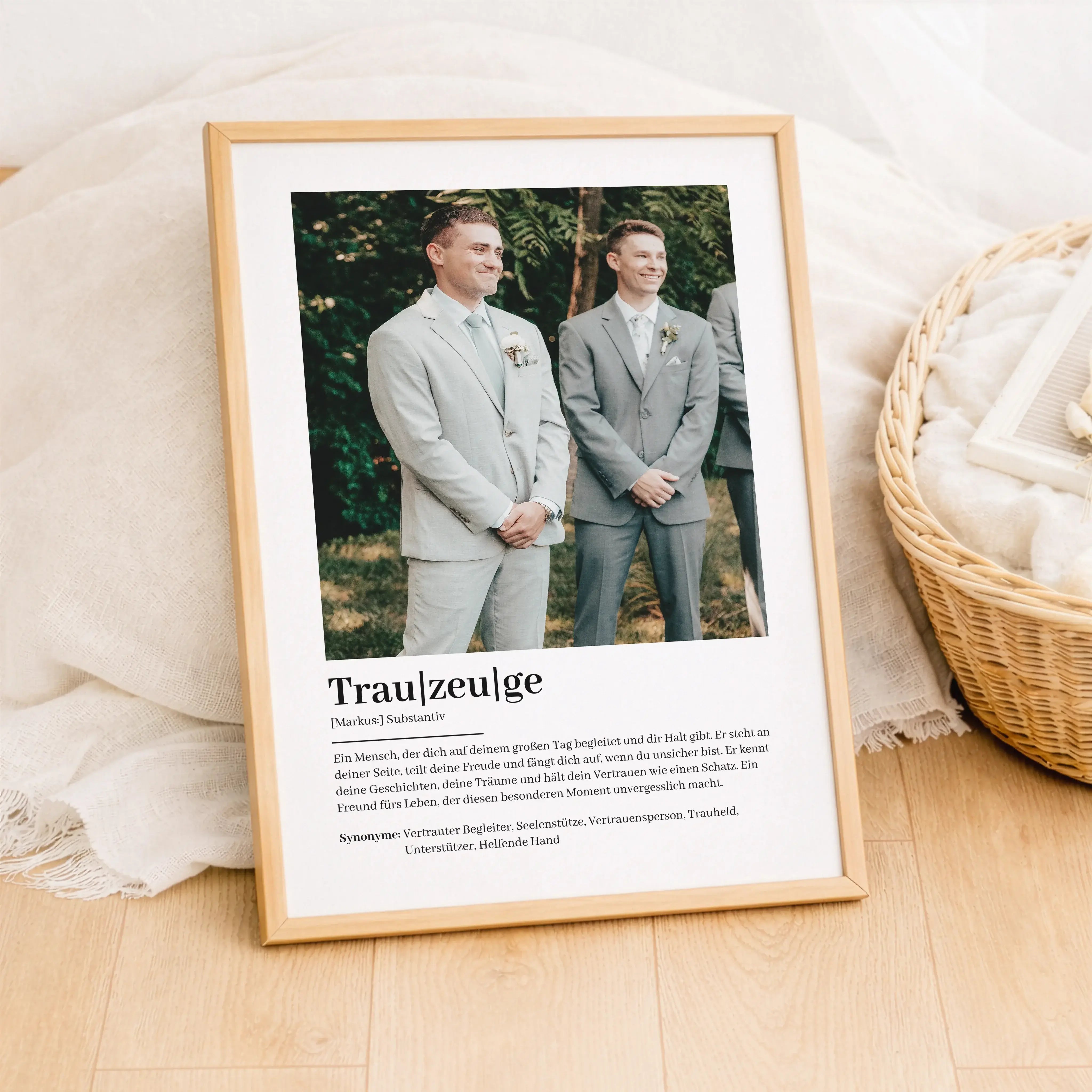 Trauzeuge Definition Poster mit Foto-Personalisiertes Poster-famprints-Das Trauzeuge Definition Poster mit Foto ist ein persönliches Geschenk, das deinem Trauzeugen zeigt, wie wichtig seine Rolle an eurer Hochzeit ist. Du hältst damit nicht nur einen beso