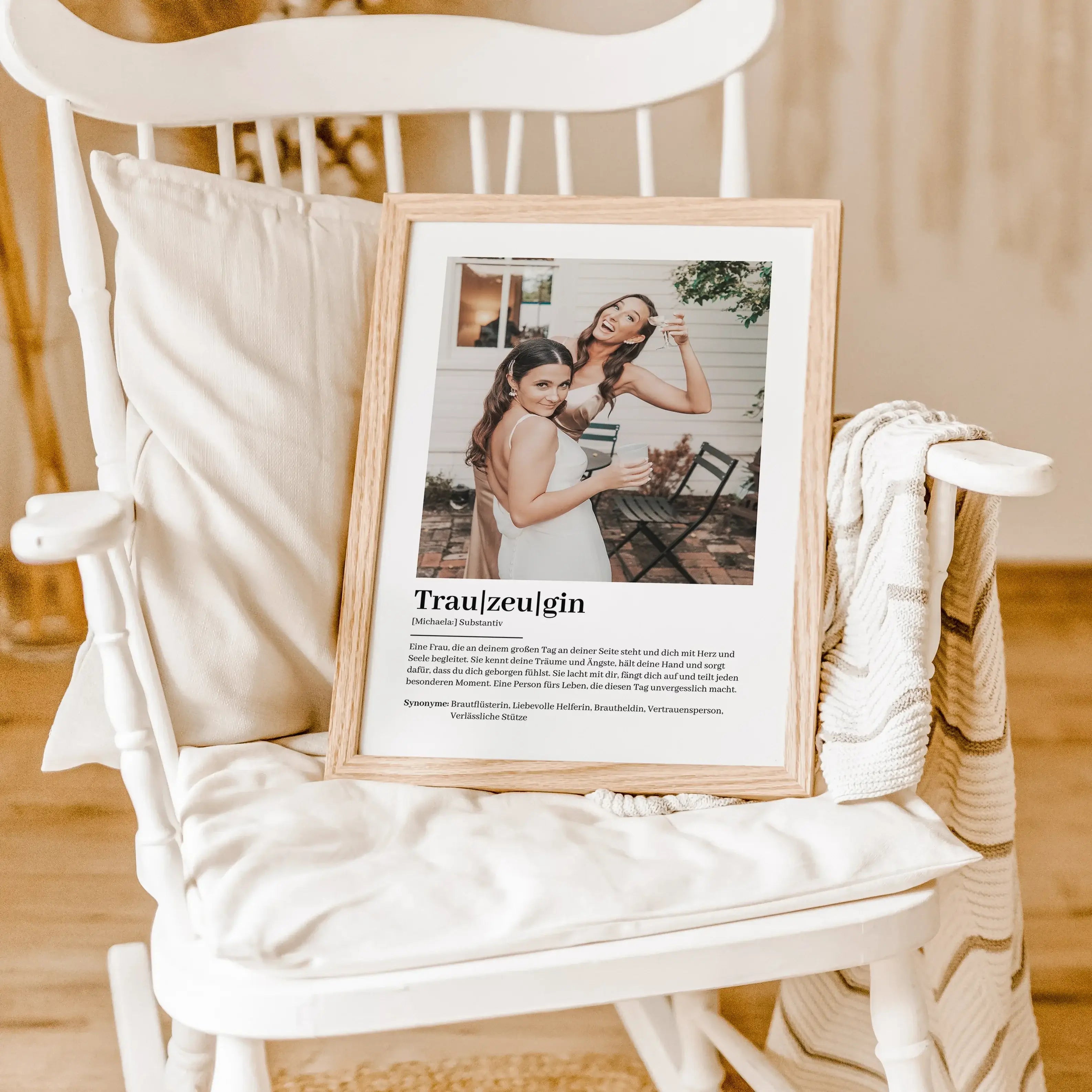 Trauzeugin Definition Poster mit Foto-Personalisiertes Poster-famprints-Suchst du nach einem einzigartigen Geschenk für deine Trauzeugin? Unser Trauzeugin Definition Poster mit Foto ist die perfekte Wahl! Dieses liebevoll gestaltete Poster zeigt auf beson