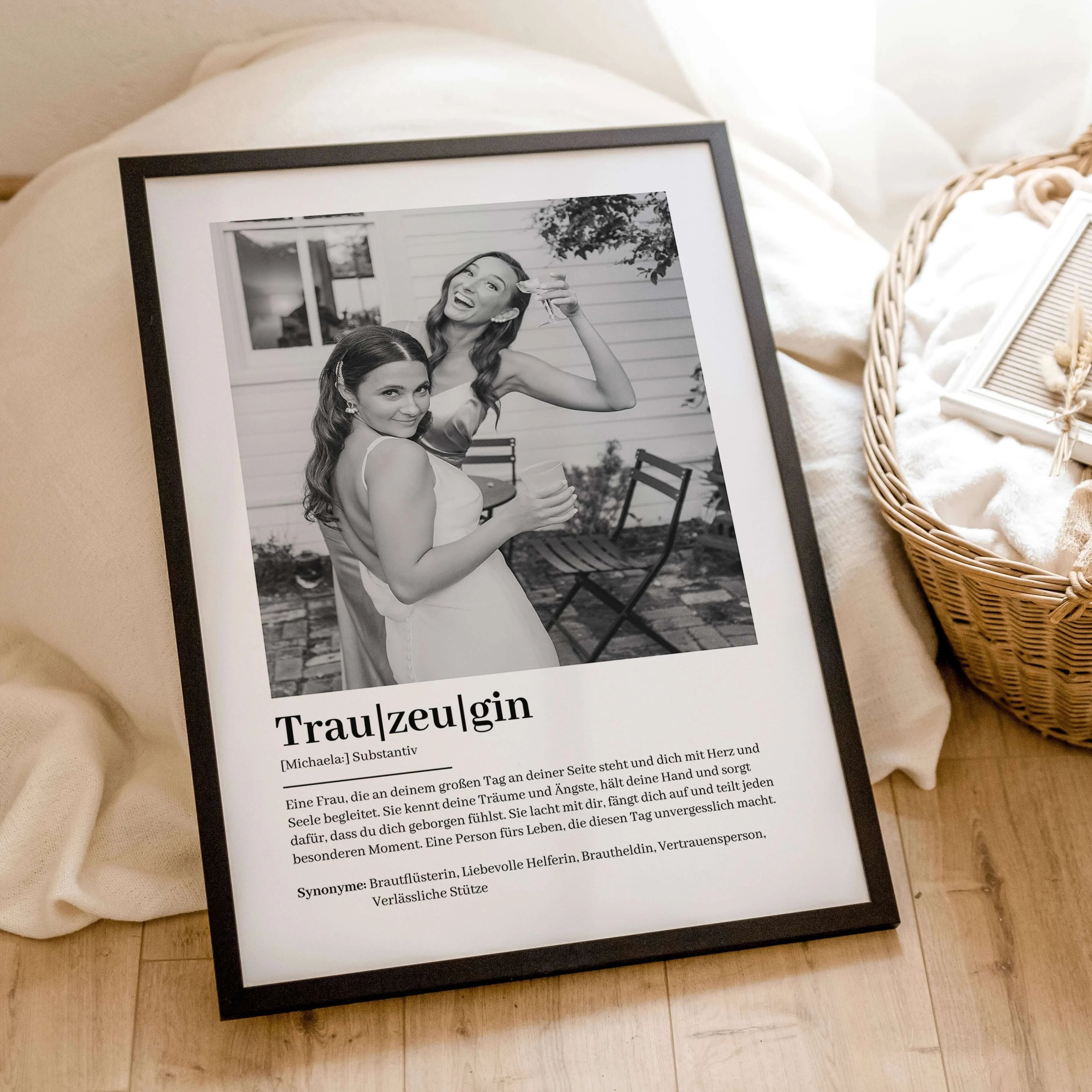 Trauzeugin Definition Poster mit Foto-Personalisiertes Poster-famprints-Suchst du nach einem einzigartigen Geschenk für deine Trauzeugin? Unser Trauzeugin Definition Poster mit Foto ist die perfekte Wahl! Dieses liebevoll gestaltete Poster zeigt auf beson