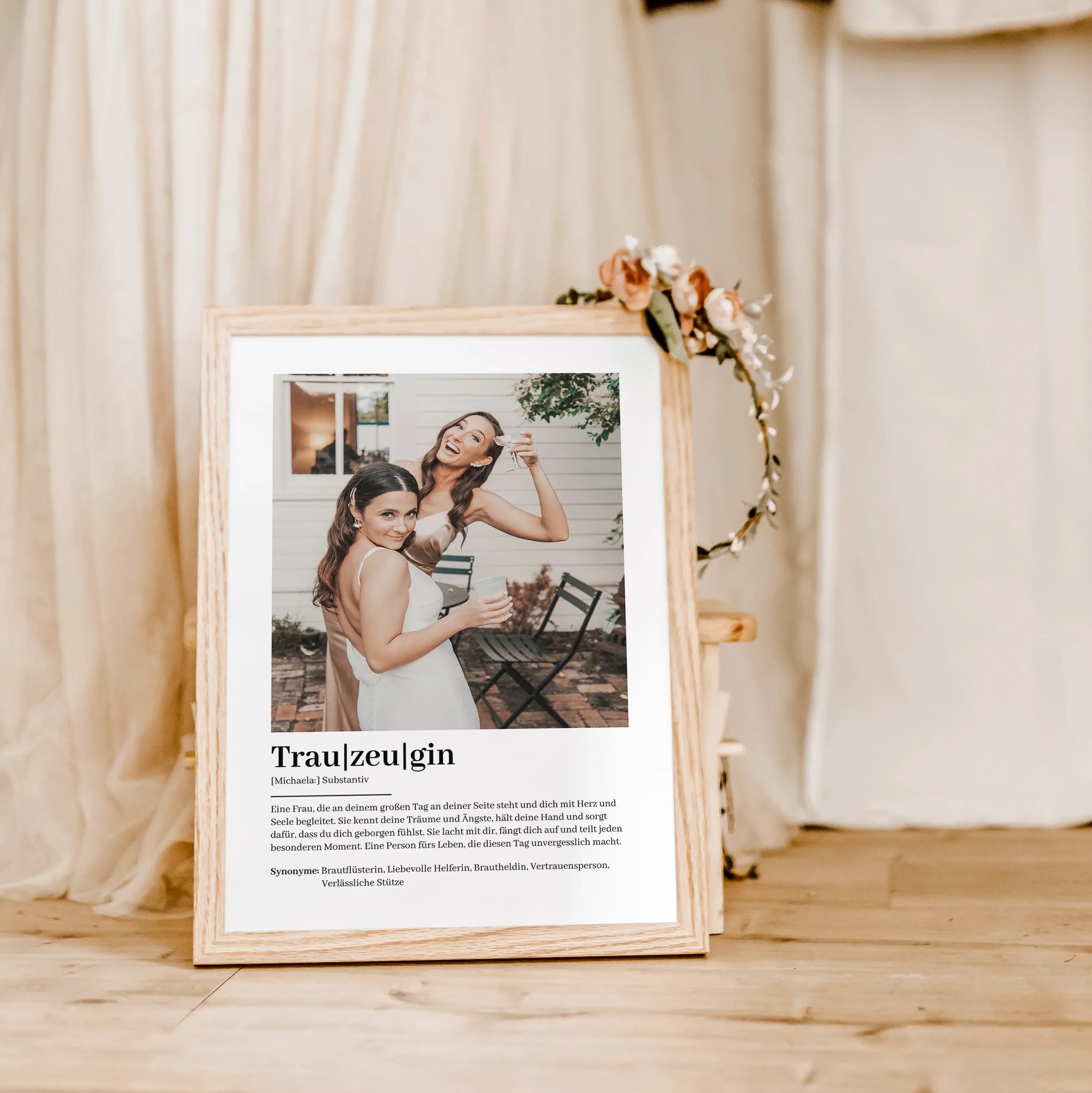 Trauzeugin Definition Poster mit Foto-Personalisiertes Poster-famprints-Suchst du nach einem einzigartigen Geschenk für deine Trauzeugin? Unser Trauzeugin Definition Poster mit Foto ist die perfekte Wahl! Dieses liebevoll gestaltete Poster zeigt auf beson