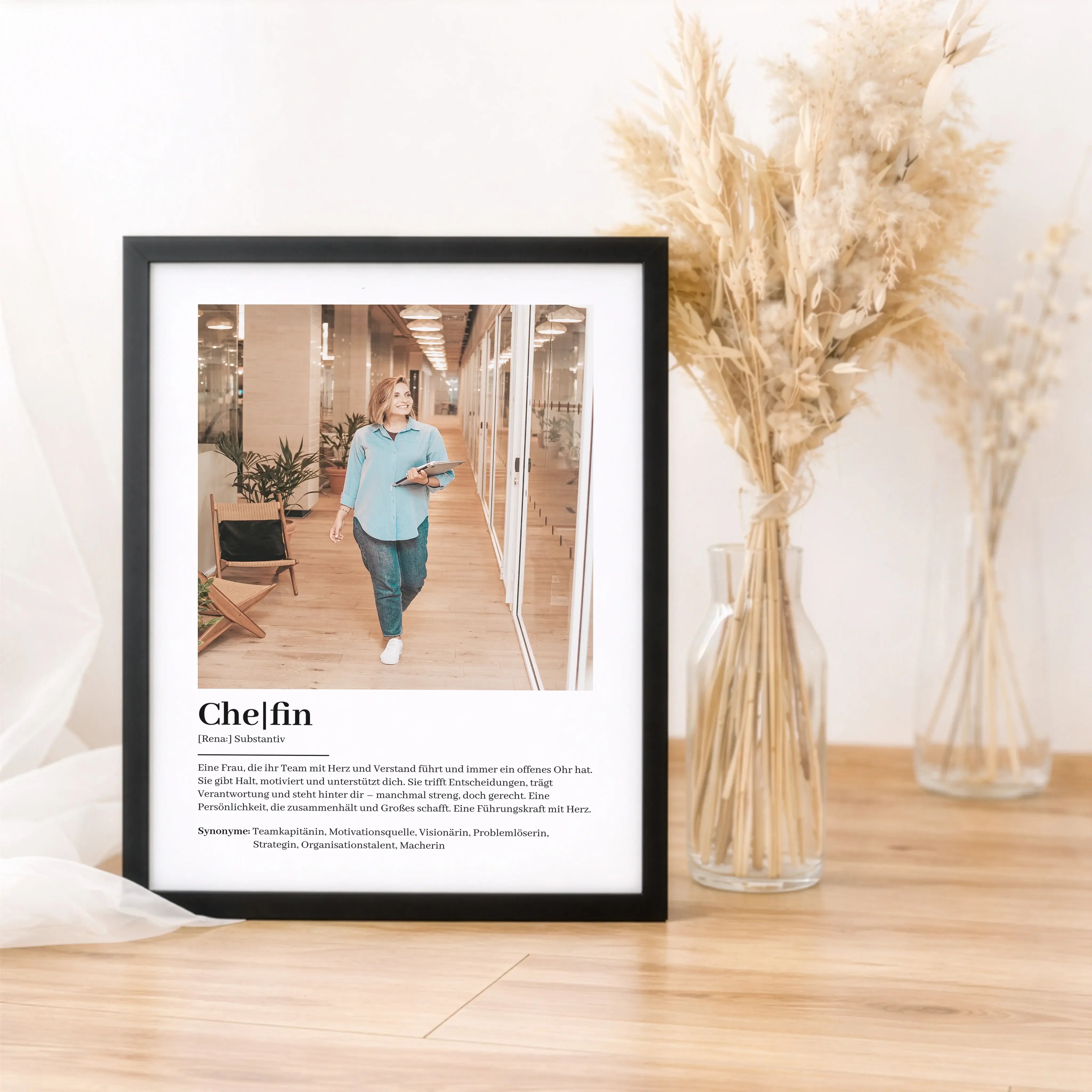 Chefin Definition Poster mit Foto-Personalisiertes Poster-famprints-Das Chefin Definition Poster mit Foto ist ein persönliches Statement für Wertschätzung und Anerkennung. Es verbindet eine moderne Definition mit deinem eigenen Bild und macht aus einem ei