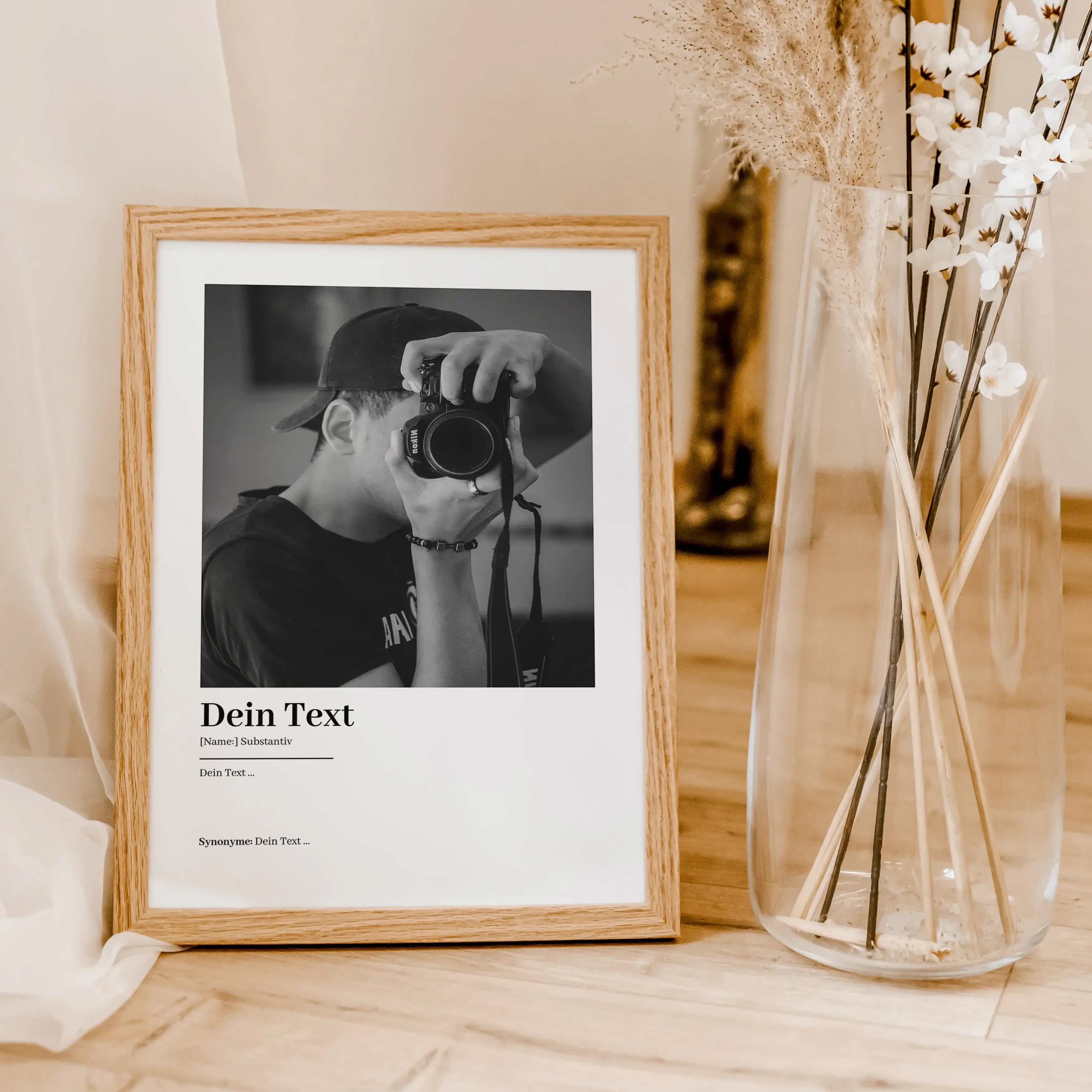 Eigener Text Definition Poster mit Foto - Personalisiertes Poster - famprints - Gestalte dein persönliches Highlight mit unserem Eigener Text Definition Poster mit Foto! Dieses einzigartige Poster kannst du individuell mit deinem eigenen Text, Namen und e