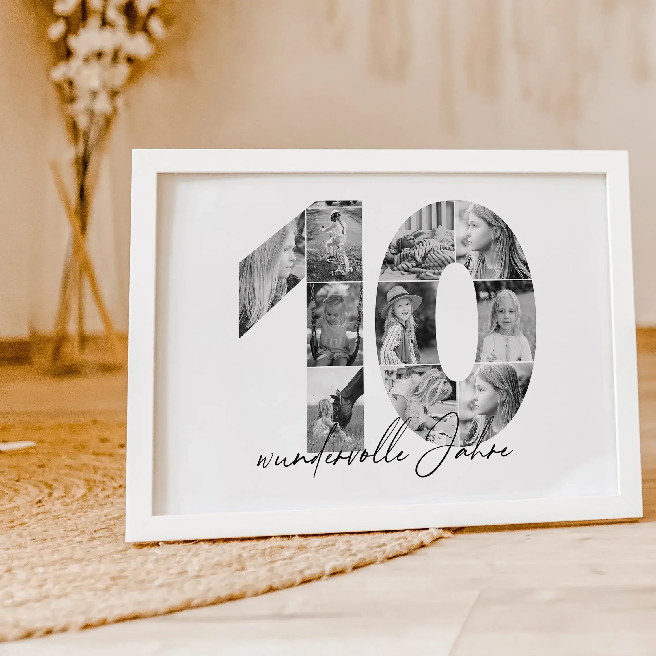 Foto Poster 10 Jahre - Personalisiertes Poster - famprints - Entdecke unser einzigartiges Foto Poster 10, das deine schönsten Erinnerungen auf besondere Weise in Szene setzt. Die große „10“ auf dem Poster kann mit deinen persönlichen Fotos hinterlegt werd