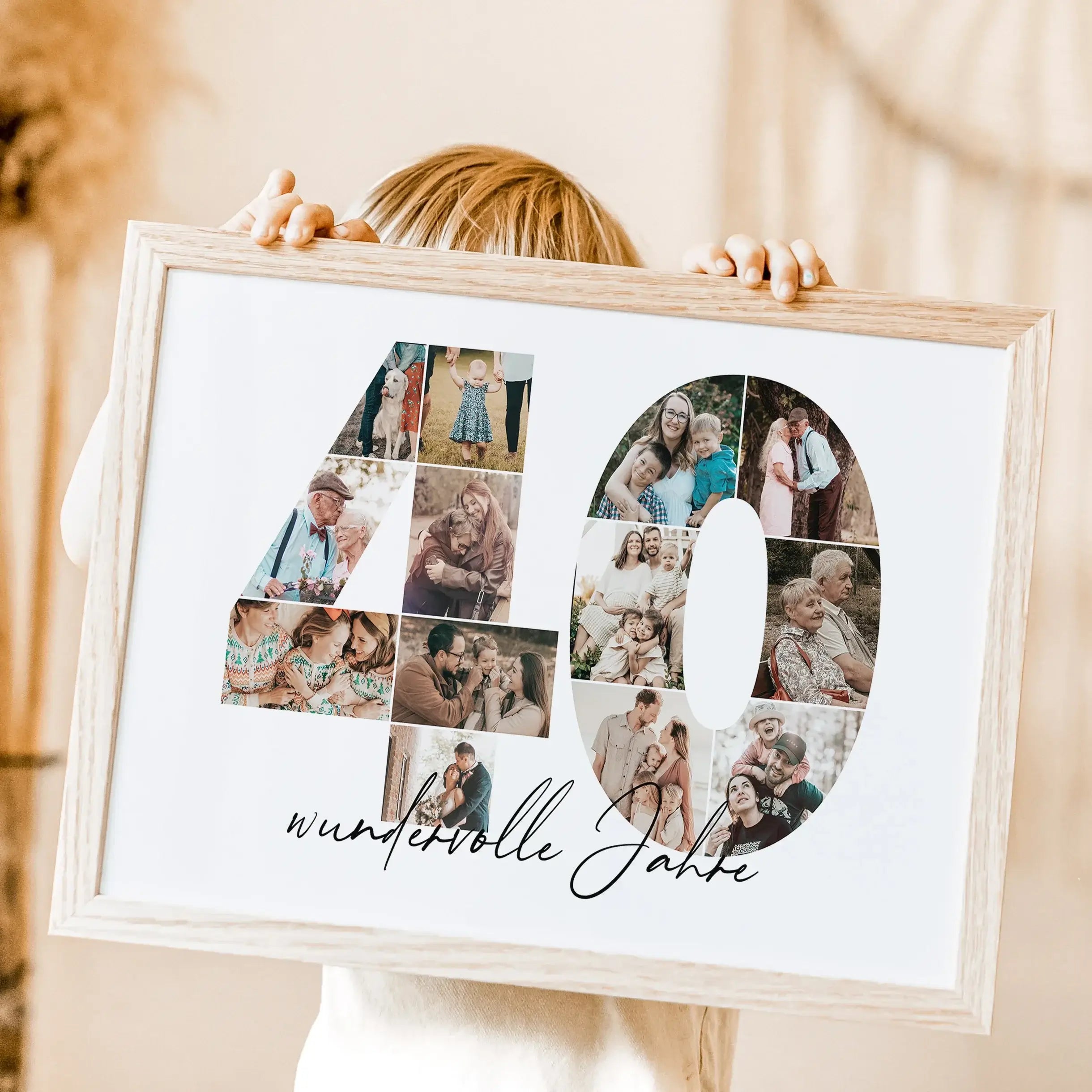 Foto Poster 40 Jahre - Personalisiertes Poster - famprints - Feiere besondere Momente mit unserem einzigartigen Foto Poster 40 – das perfekte personalisierte Geschenk für Geburtstag, Hochzeitstag oder Jubiläum! Die große Zahl 40 wird mit deinen persönlich