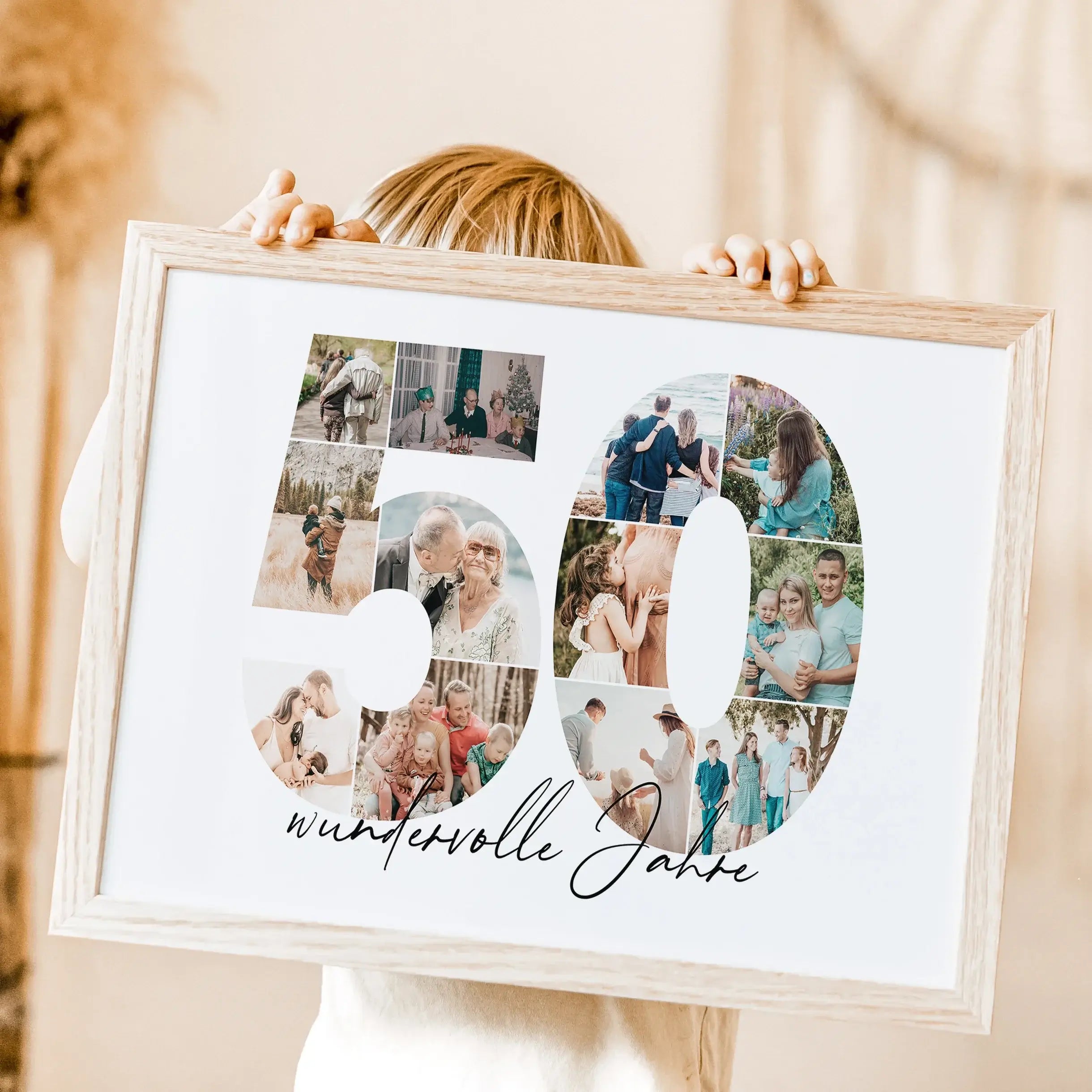Foto Poster 50 Jahre - Personalisiertes Poster - famprints - Feiere besondere Momente mit unserem einzigartigen Foto Poster 50! Dieses hochwertige Fotoposter zeigt die Zahl 50, die du mit deinen persönlichen Fotos individuell gestalten kannst. So entsteht