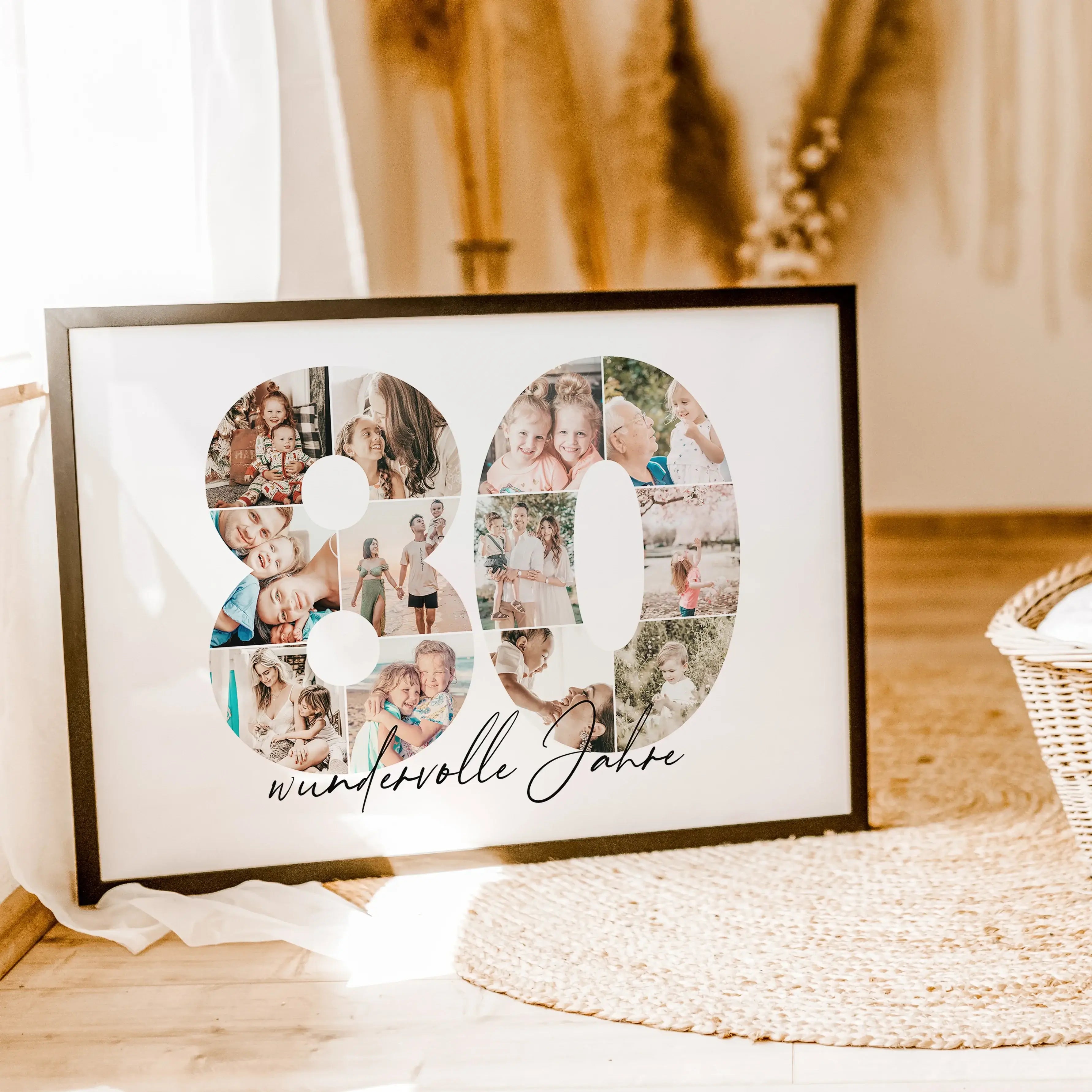 Foto Poster 80 Jahre - Personalisiertes Poster - famprints - Feiere besondere Momente mit unserem einzigartigen Foto Poster 80 – das perfekte Geschenk zum 80. Geburtstag, Hochzeitstag oder Jubiläum! Die große Zahl 80 wird individuell mit deinen persönlich