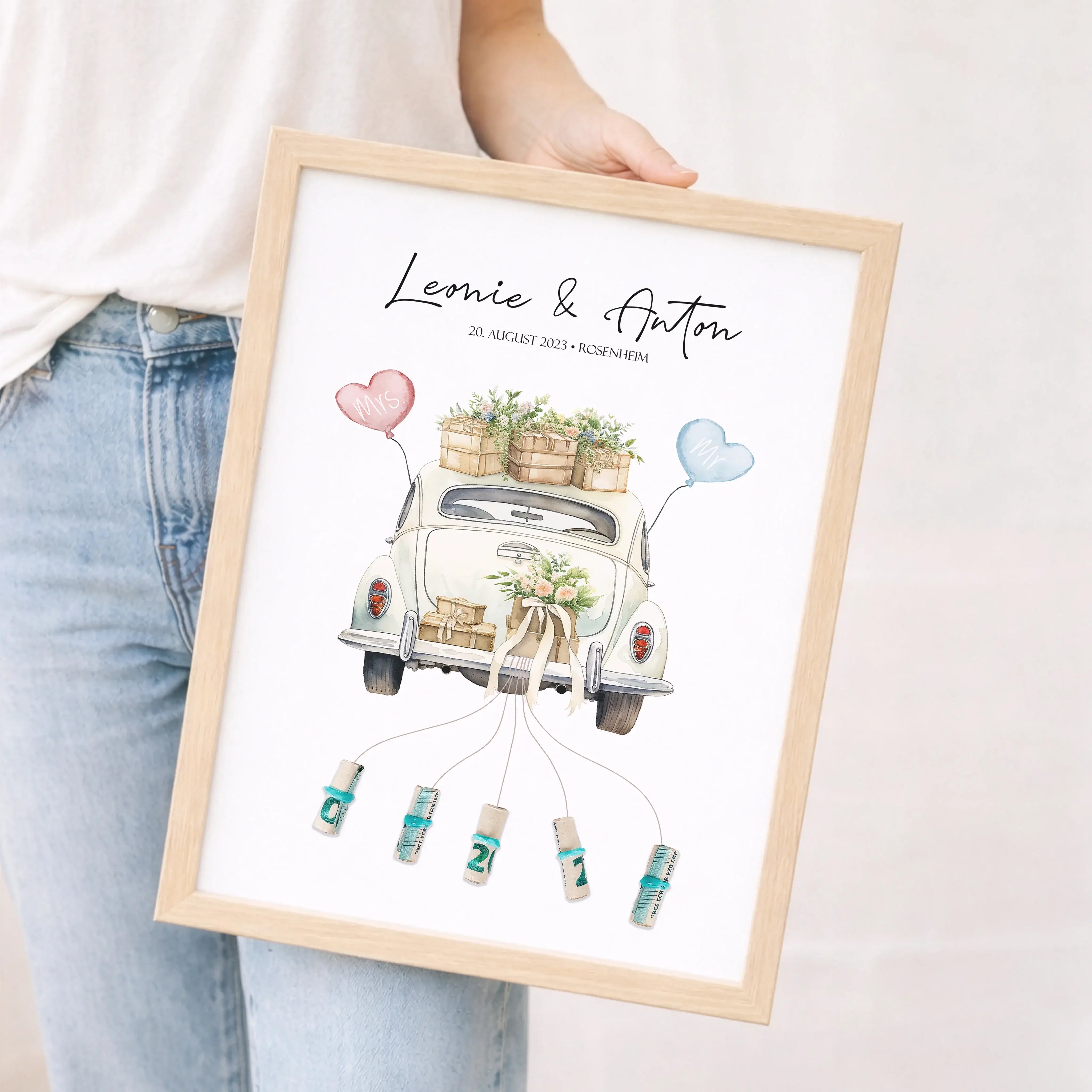 Wedding Car Poster-Personalisiertes Poster-famprints-Das Wedding Car Poster von famprints ist eine kreative Geschenkidee zur Hochzeit, die Persönlichkeit und Funktion verbindet. Im Mittelpunkt steht ein liebevoll illustriertes Hochzeitsauto, das individue