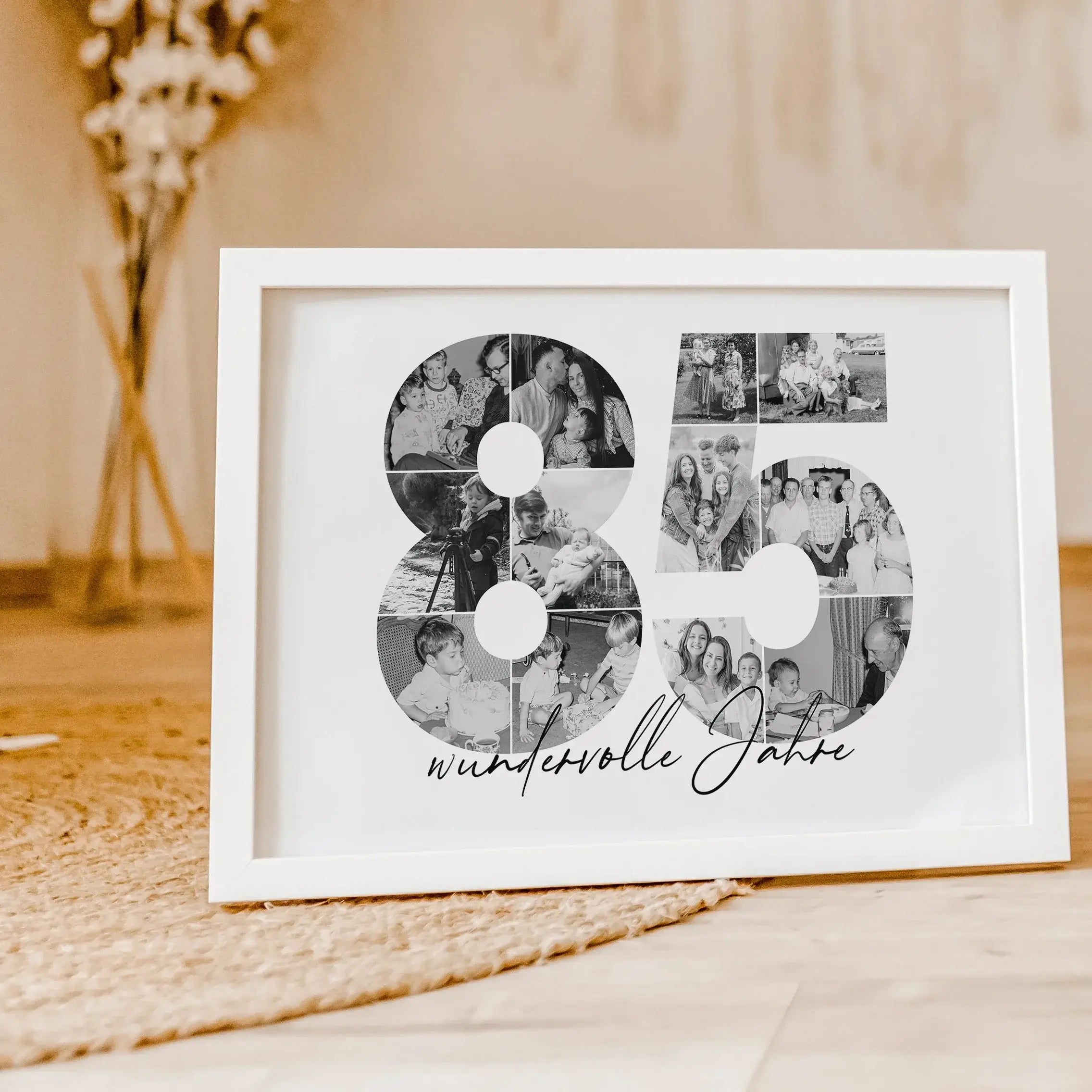Foto Poster 85 Jahre - Personalisiertes Poster - famprints - Feiere besondere Momente mit unserem einzigartigen Foto Poster 85! Dieses personalisierte Poster zeigt die Zahl 85, die du mit deinen liebsten Fotos hinterlegen kannst – so entsteht eine individ