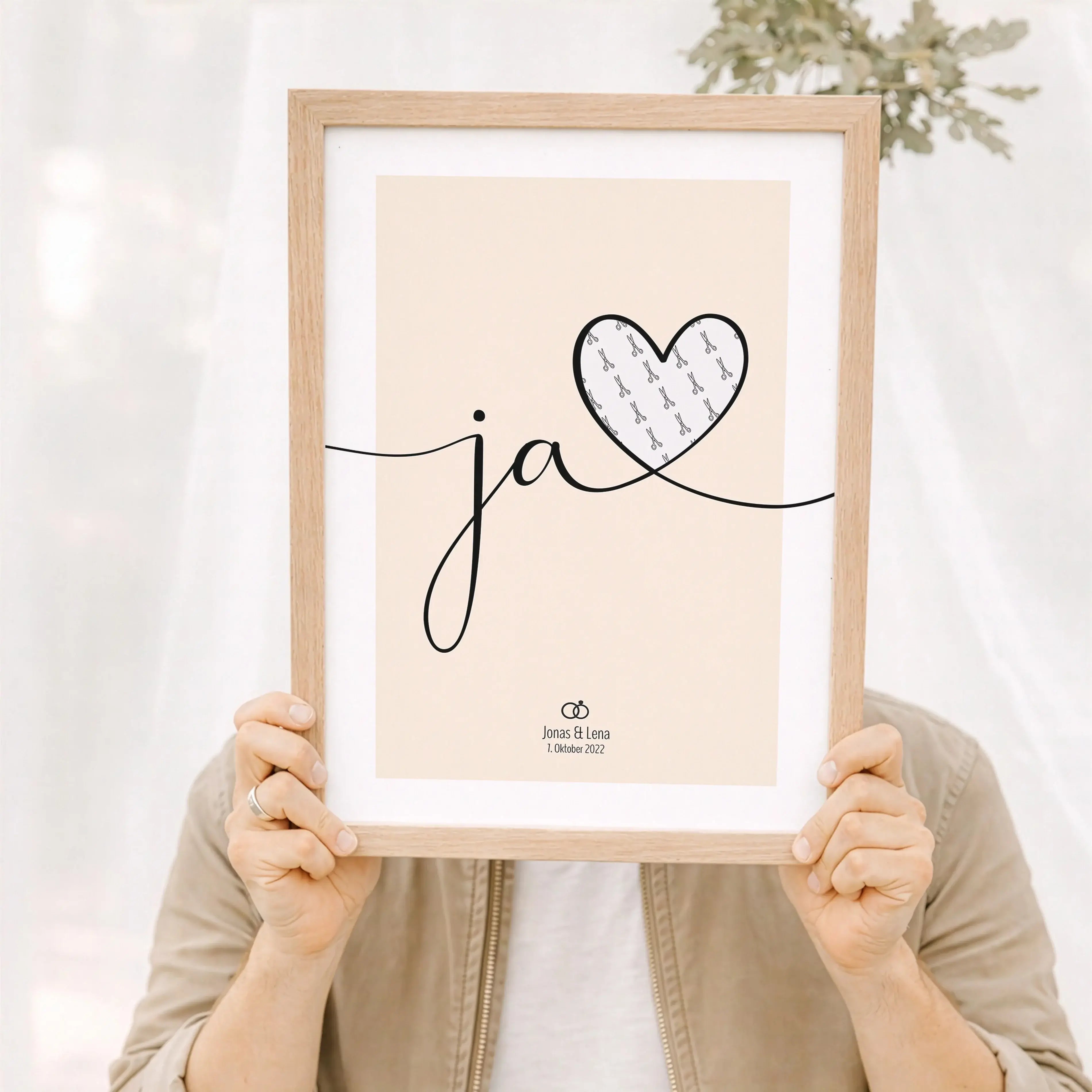 Geldgeschenk Ja Poster-Personalisiertes Poster-famprints-Das Geldgeschenk Ja Poster von famprints ist eine kreative Art, Geld zur Hochzeit zu verschenken und gleichzeitig etwas Persönliches zu überreichen. Der elegante Ja Schriftzug mit Herz wird zum Mitt
