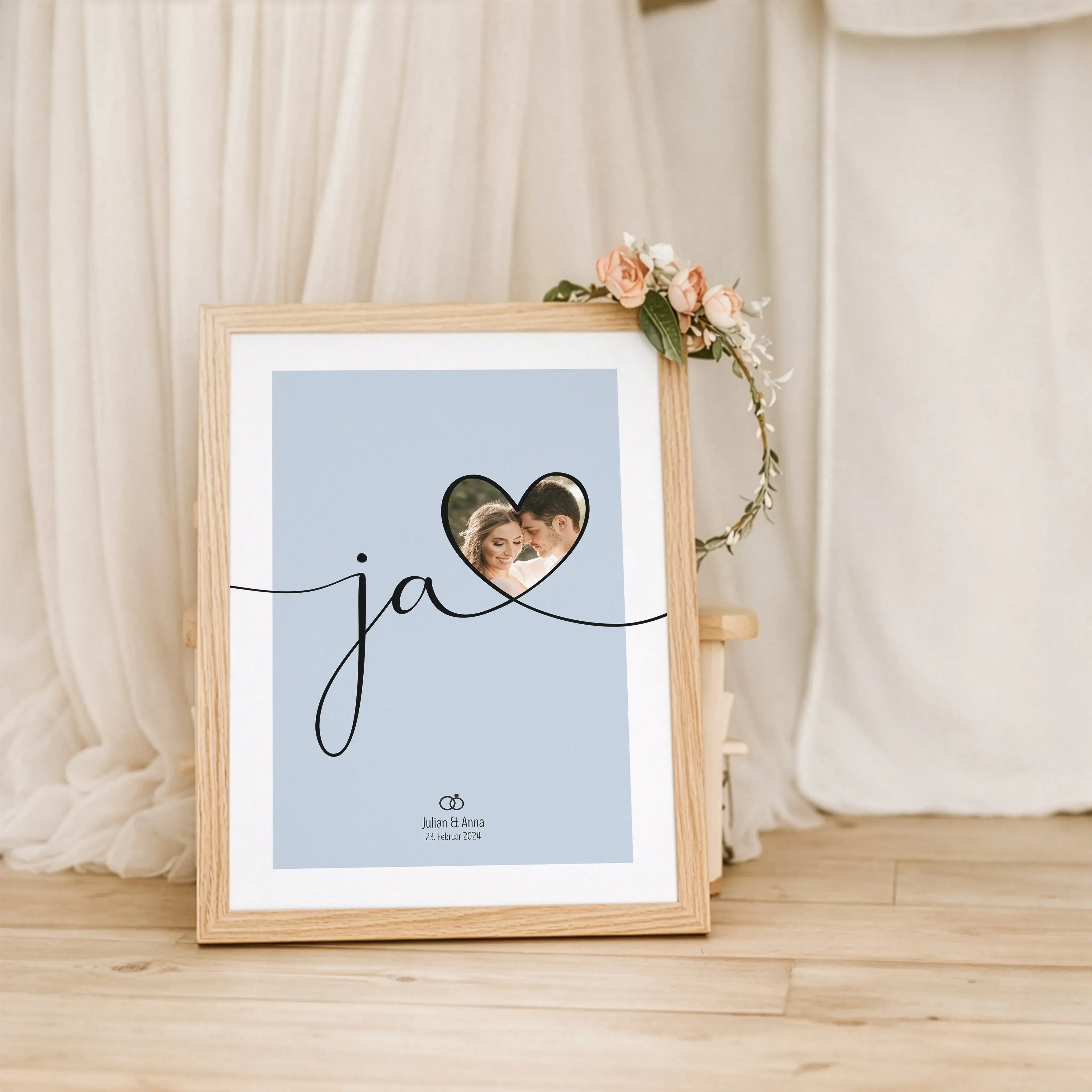 Geldgeschenk Ja Poster-Personalisiertes Poster-famprints-Das Geldgeschenk Ja Poster von famprints ist eine kreative Art, Geld zur Hochzeit zu verschenken und gleichzeitig etwas Persönliches zu überreichen. Der elegante Ja Schriftzug mit Herz wird zum Mitt