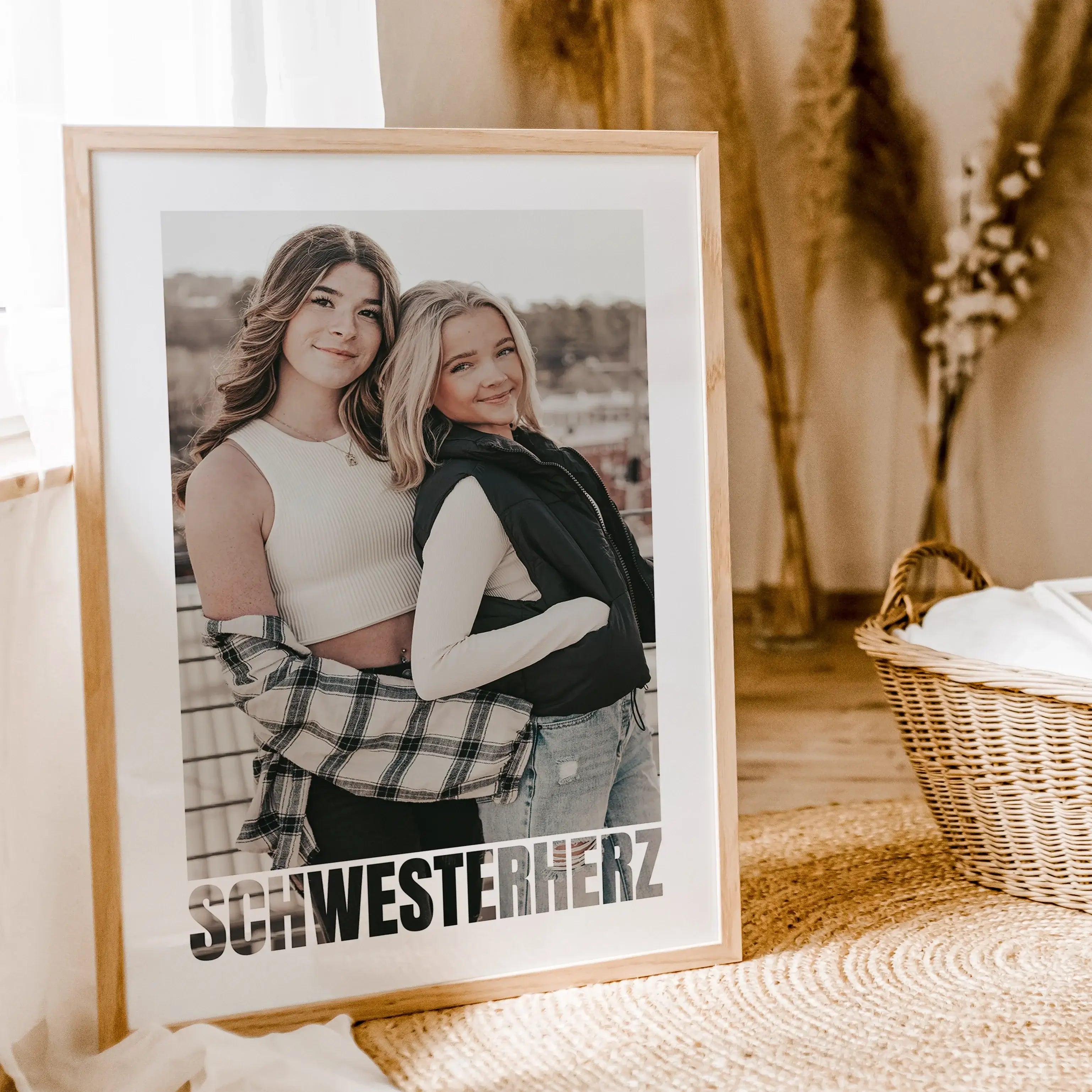 Schwesterherz Foto Poster - Personalisiertes Poster - famprints - Überrasche dein Schwesterherz mit unserem einzigartigen Schwesterherz Foto Poster – dem perfekten personalisierten Geschenk für deine Schwester! Dieses wunderschöne Poster kannst du mit ein