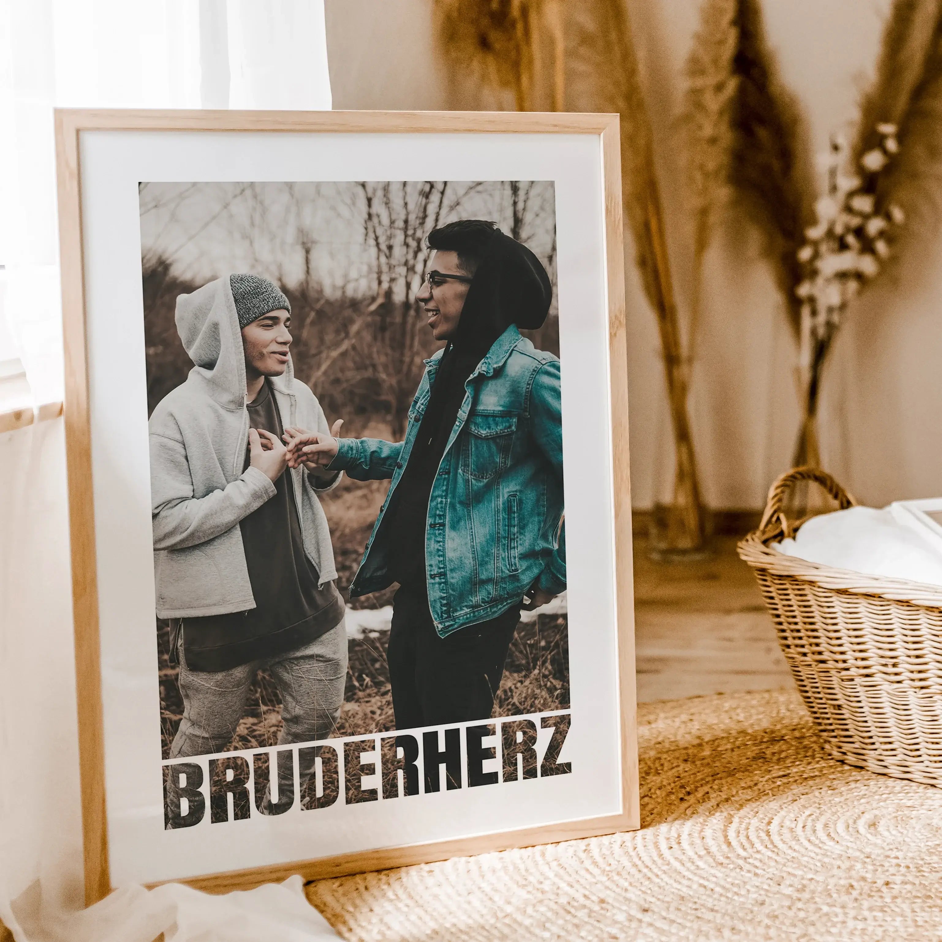 Bruderherz Foto Poster - Personalisiertes Poster - famprints - Überrasche dein Bruderherz mit unserem einzigartigen Bruderherz Foto Poster – das perfekte personalisierte Geschenk für jeden Anlass! Ob zum Geburtstag, Weihnachten oder einfach als liebevolle