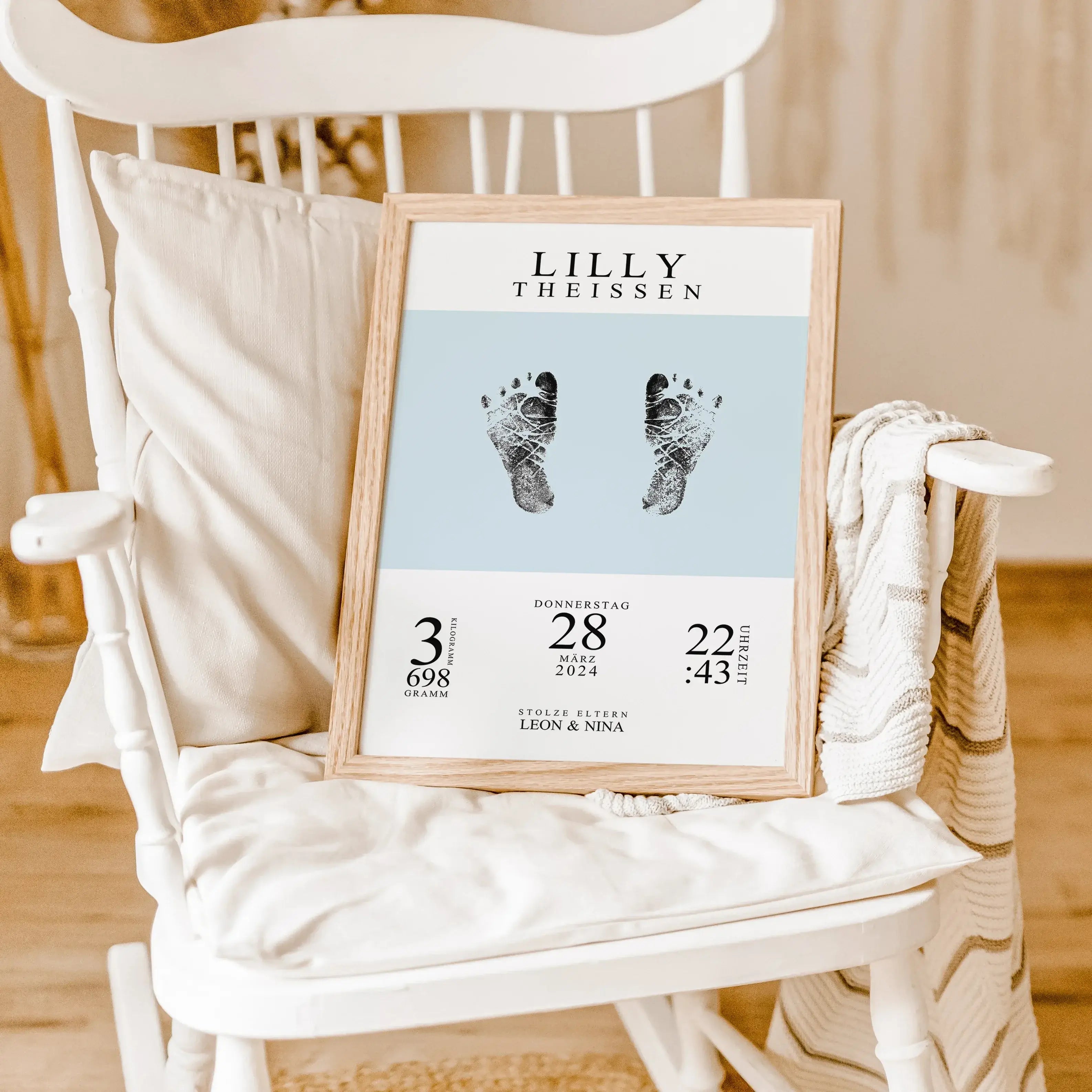 Geburtsposter mit Abdruck - Personalisiertes Poster - famprints - Entdecke unser einzigartiges Geburtsposter mit Abdruck, das perfekte personalisierte Geschenk zur Geburt! Gestalte das Poster individuell mit den Geburtsdaten, dem Namen deines Babys und de