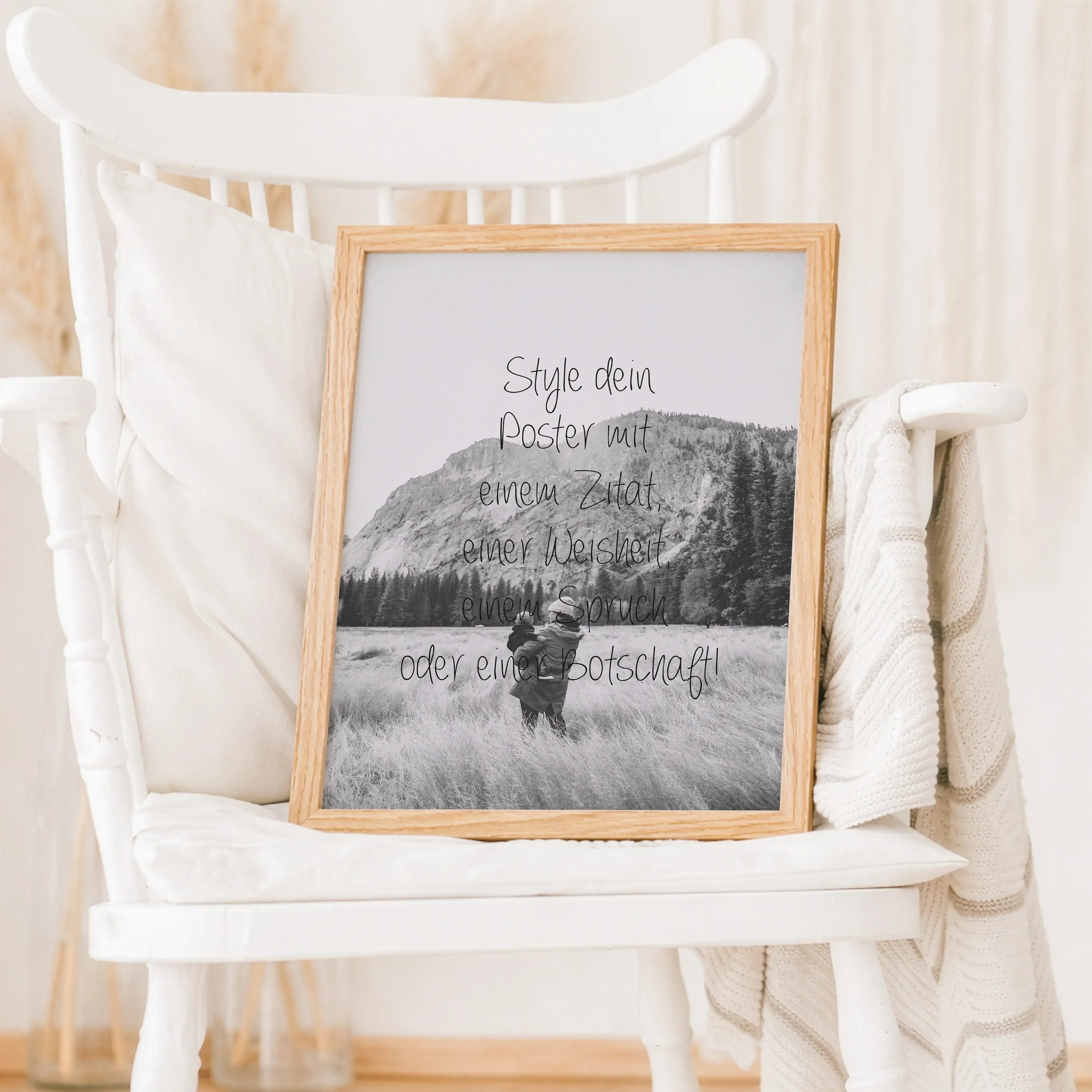 Text Poster mit Foto-Personalisiertes Poster-famprints-Mit einem Text Poster mit Foto von famprints gestaltest du ein persönliches Wandbild, das genau das ausdrückt, was dir wichtig ist. Du kombinierst dein eigenes Foto mit einem individuellen Text, einem