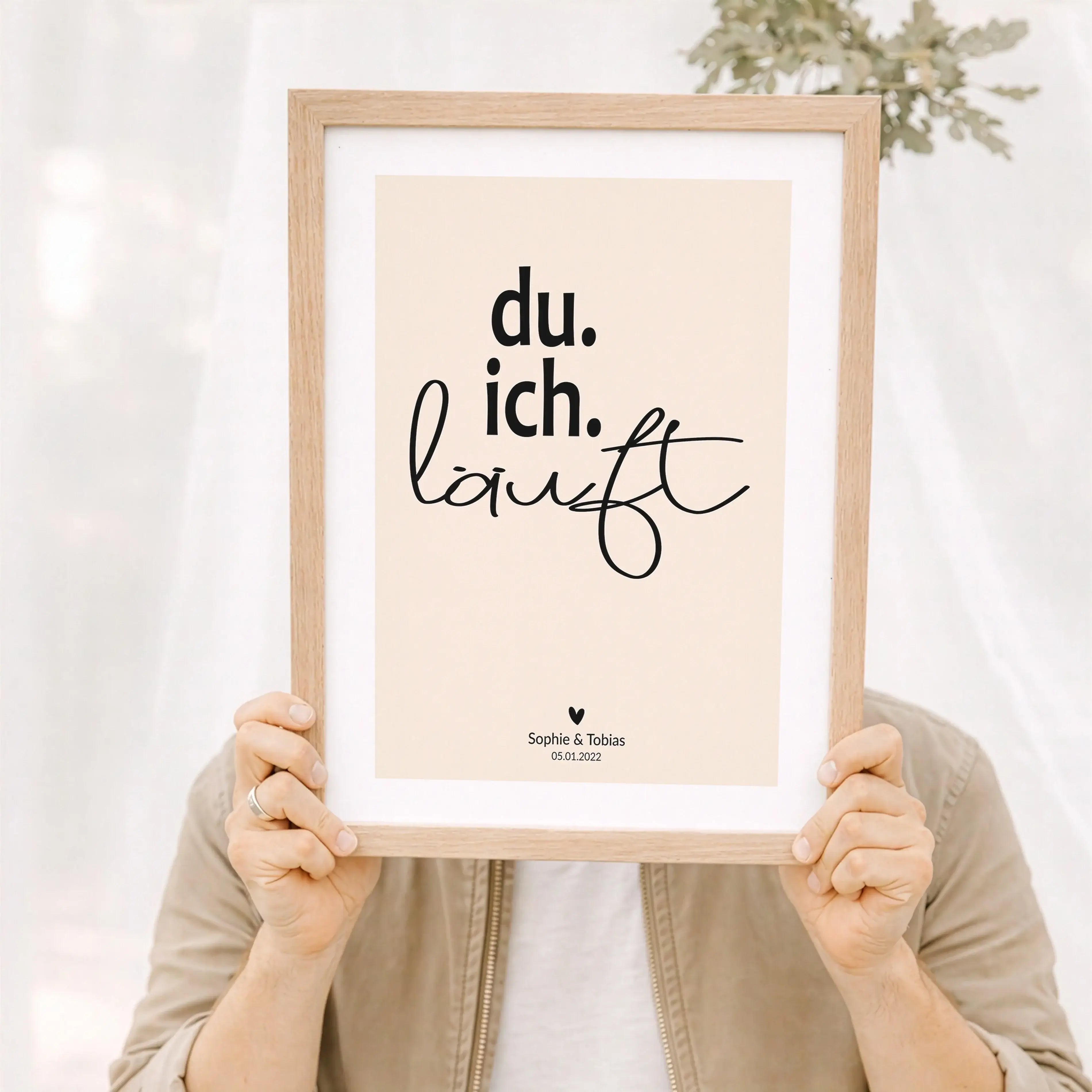 Poster du ich läuft-Personalisiertes Poster-famprints-Das Poster du ich läuft bringt auf den Punkt, was sich richtig anfühlt: Zwei Menschen, ein gemeinsamer Weg. Mit seinem klaren, modernen Stil steht dieses Wandbild für Zusammenhalt, Vertrauen und ein st