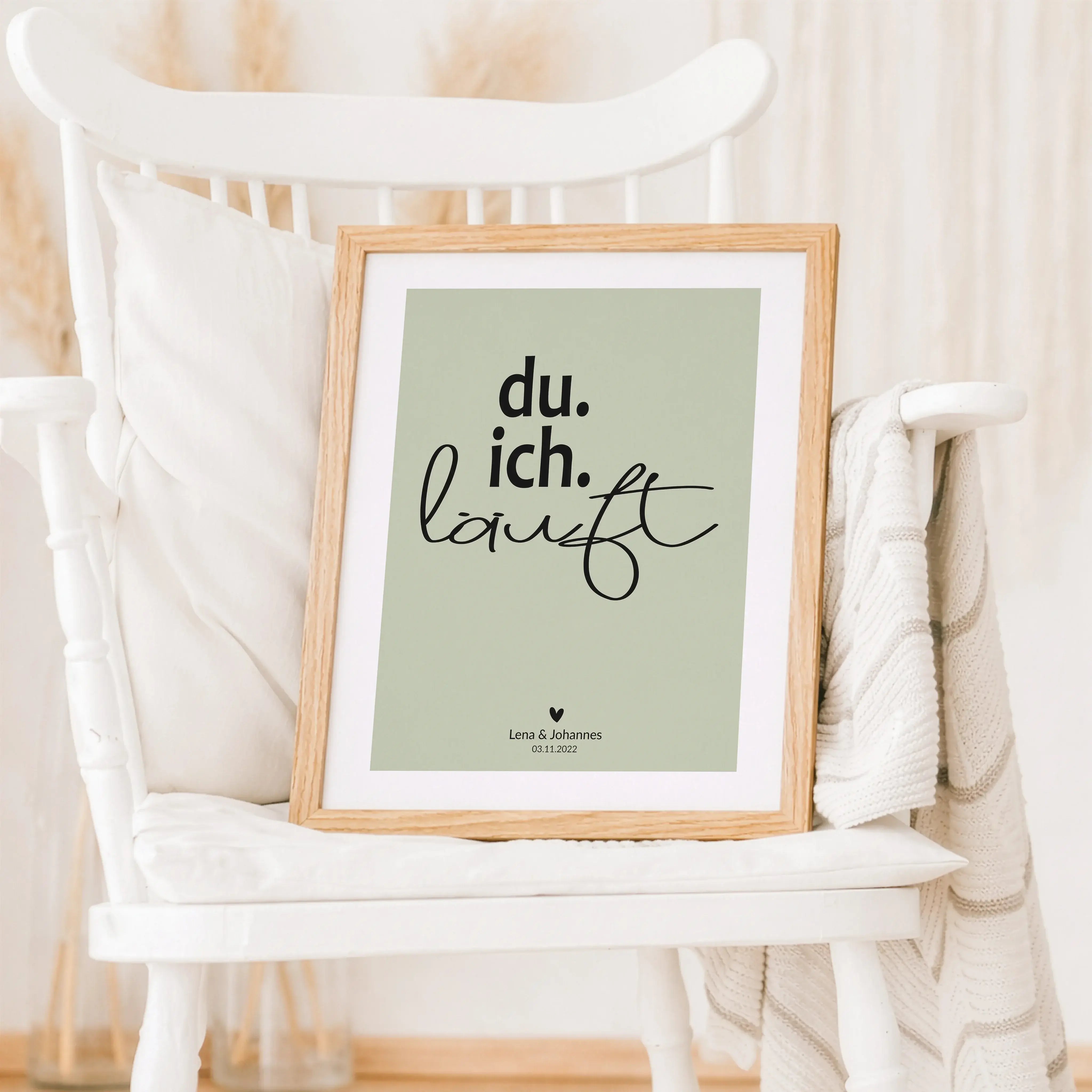Poster du ich läuft-Personalisiertes Poster-famprints-Das Poster du ich läuft bringt auf den Punkt, was sich richtig anfühlt: Zwei Menschen, ein gemeinsamer Weg. Mit seinem klaren, modernen Stil steht dieses Wandbild für Zusammenhalt, Vertrauen und ein st