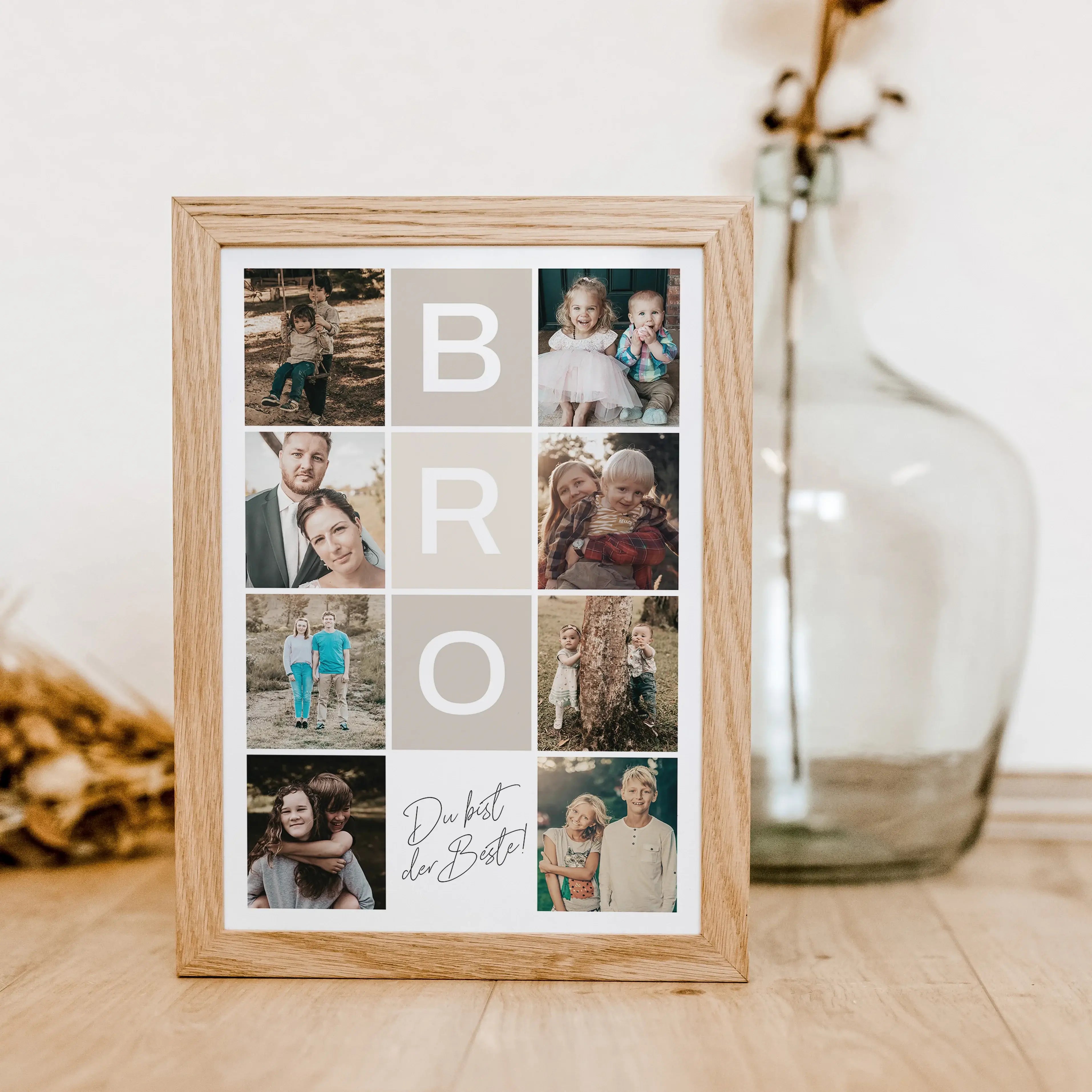 Bro Fotocollage - Personalisiertes Poster - famprints - Suchst du nach einem einzigartigen Geschenk für deinen Bruder? Die Bro Fotocollage ist die perfekte Wahl! Dieses personalisierte Poster kannst du mit bis zu 8 Fotos gestalten und so eure schönsten ge