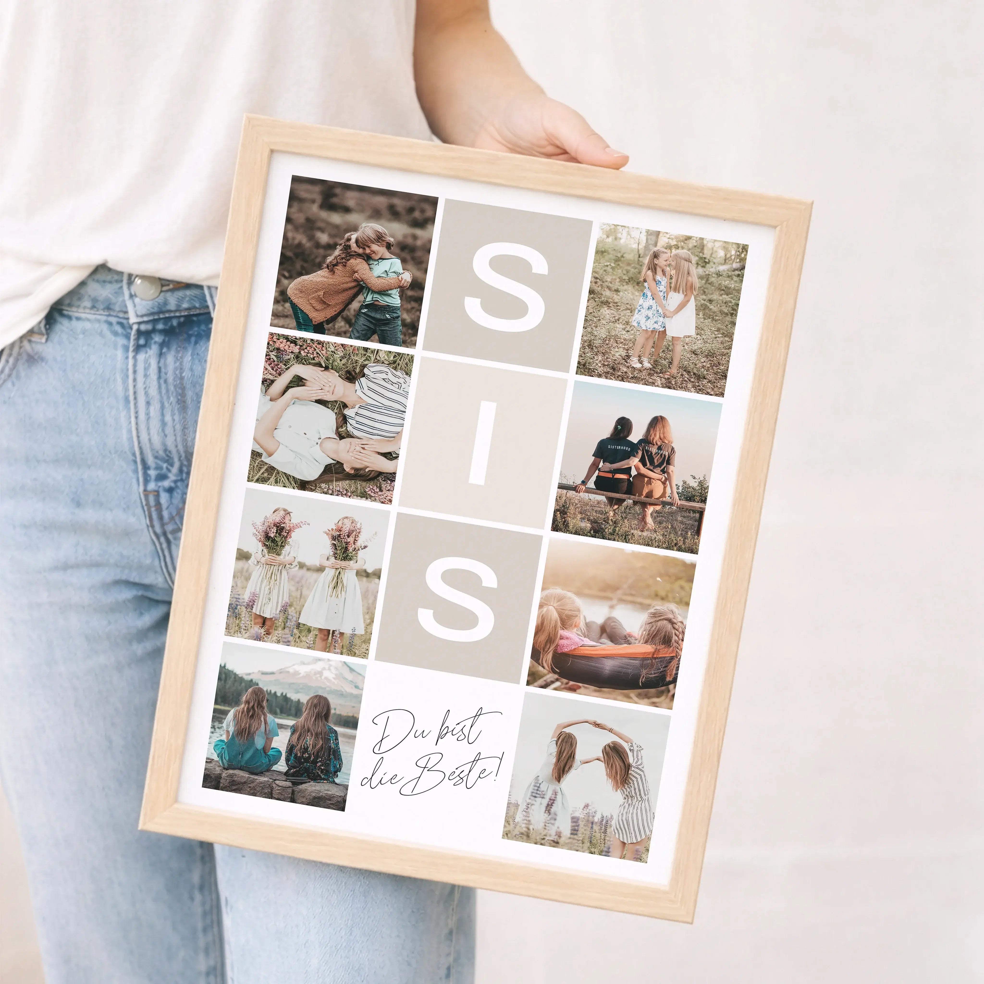 Sis Fotocollage-Personalisiertes Poster-famprints-Die Sis Fotocollage von famprints ist eine persönliche Art, eure Verbindung sichtbar zu machen. Aus mehreren Lieblingsfotos entsteht ein harmonisches Poster, das eure gemeinsamen Momente modern und ruhig i