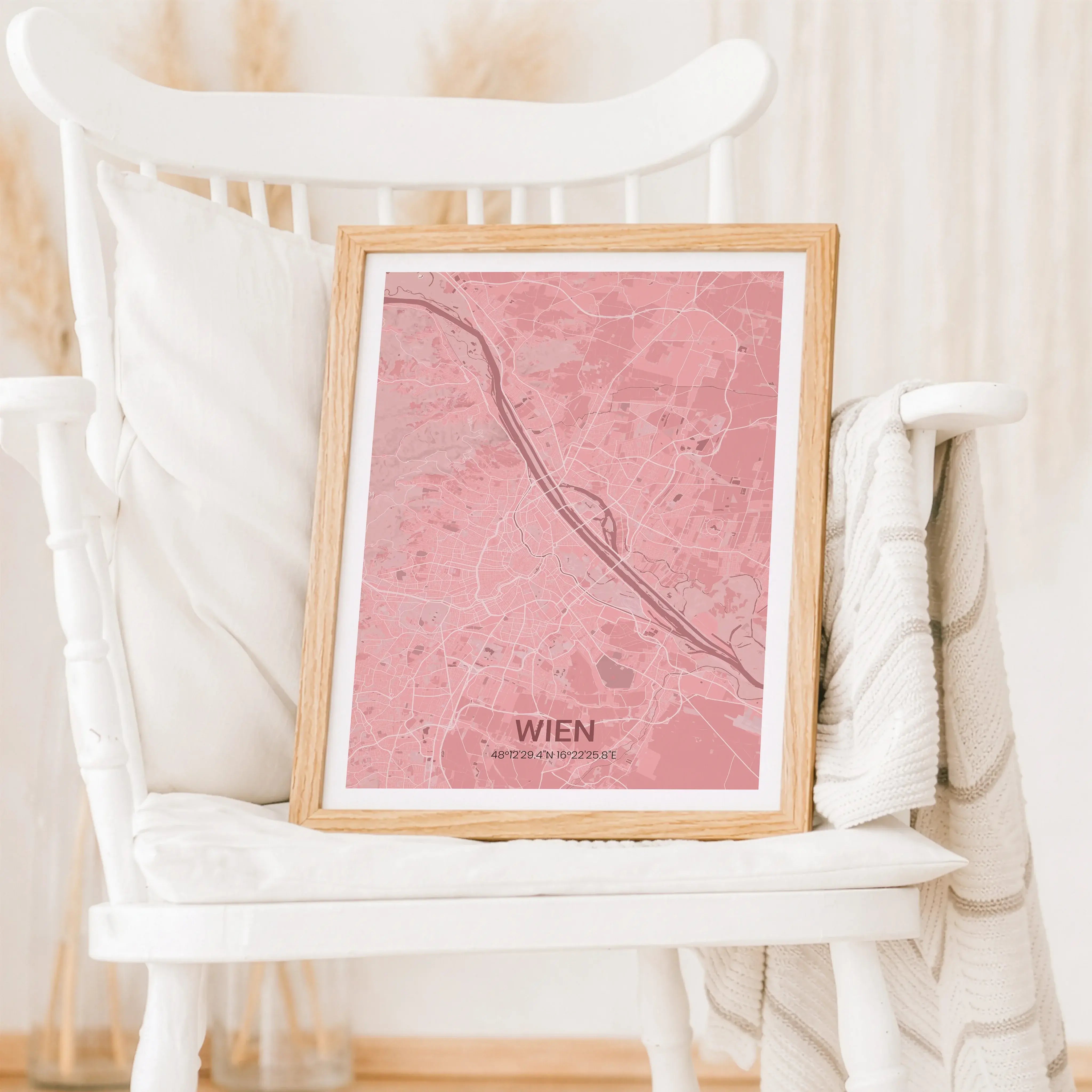 Stadtkarte Poster-Personalisiertes Poster-famprints-Das Stadtkarte Poster von famprints verwandelt deinen Lieblingsort in ein persönliches Wandbild mit klarer Bedeutung. Die reduzierte Stadtkarte zeigt Straßen, Flächen und Strukturen deiner Wunschstadt in