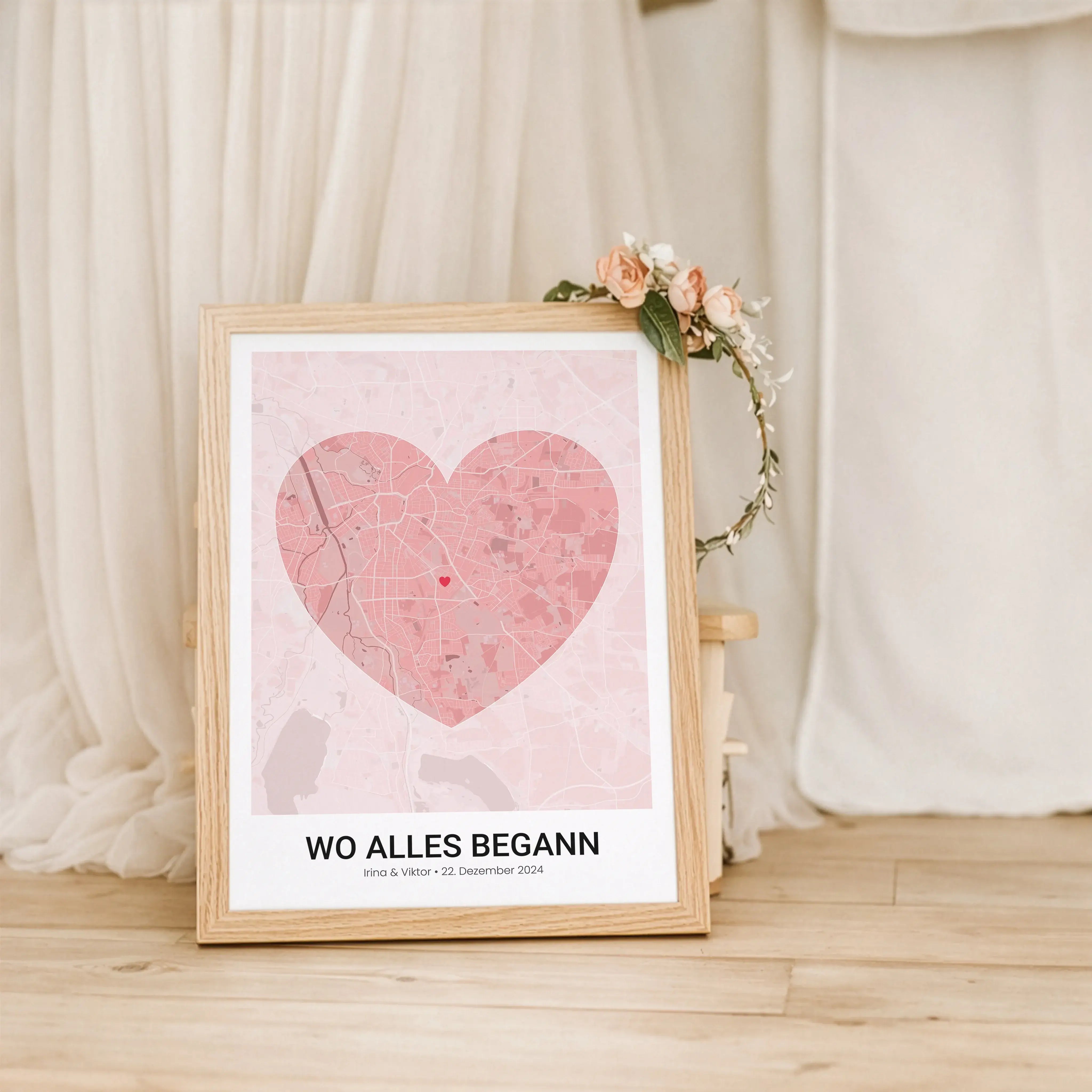 Stadtkarte Poster Herz modern-Personalisiertes Poster-famprints-Das Stadtkarte Poster Herz modern von famprints verwandelt einen bedeutungsvollen Ort in ein stilvolles Designobjekt mit persönlicher Aussage. Ob Kennenlernen, erster gemeinsamer Wohnort oder