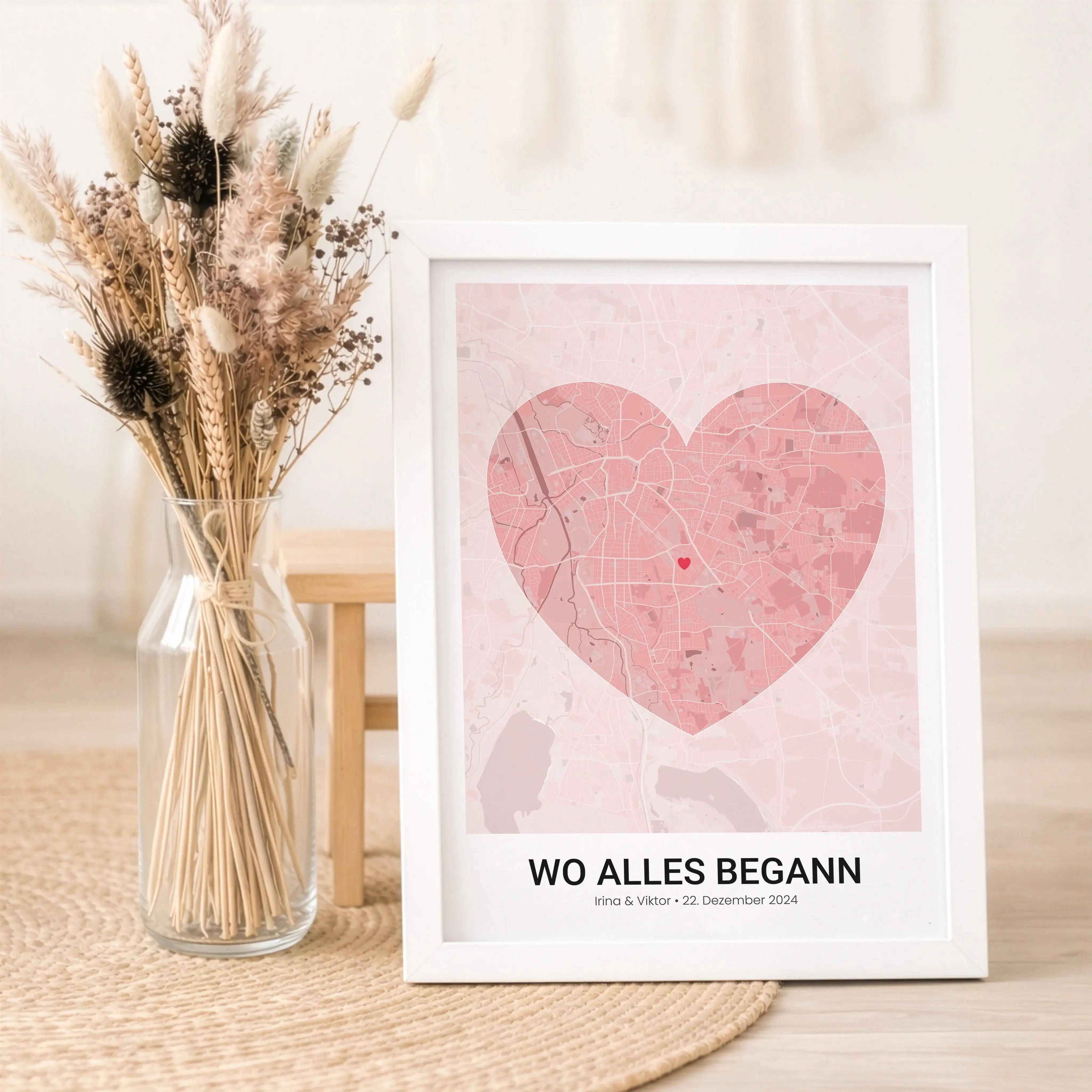 Stadtkarte Poster Herz modern-Personalisiertes Poster-famprints-Das Stadtkarte Poster Herz modern von famprints verwandelt einen bedeutungsvollen Ort in ein stilvolles Designobjekt mit persönlicher Aussage. Ob Kennenlernen, erster gemeinsamer Wohnort oder