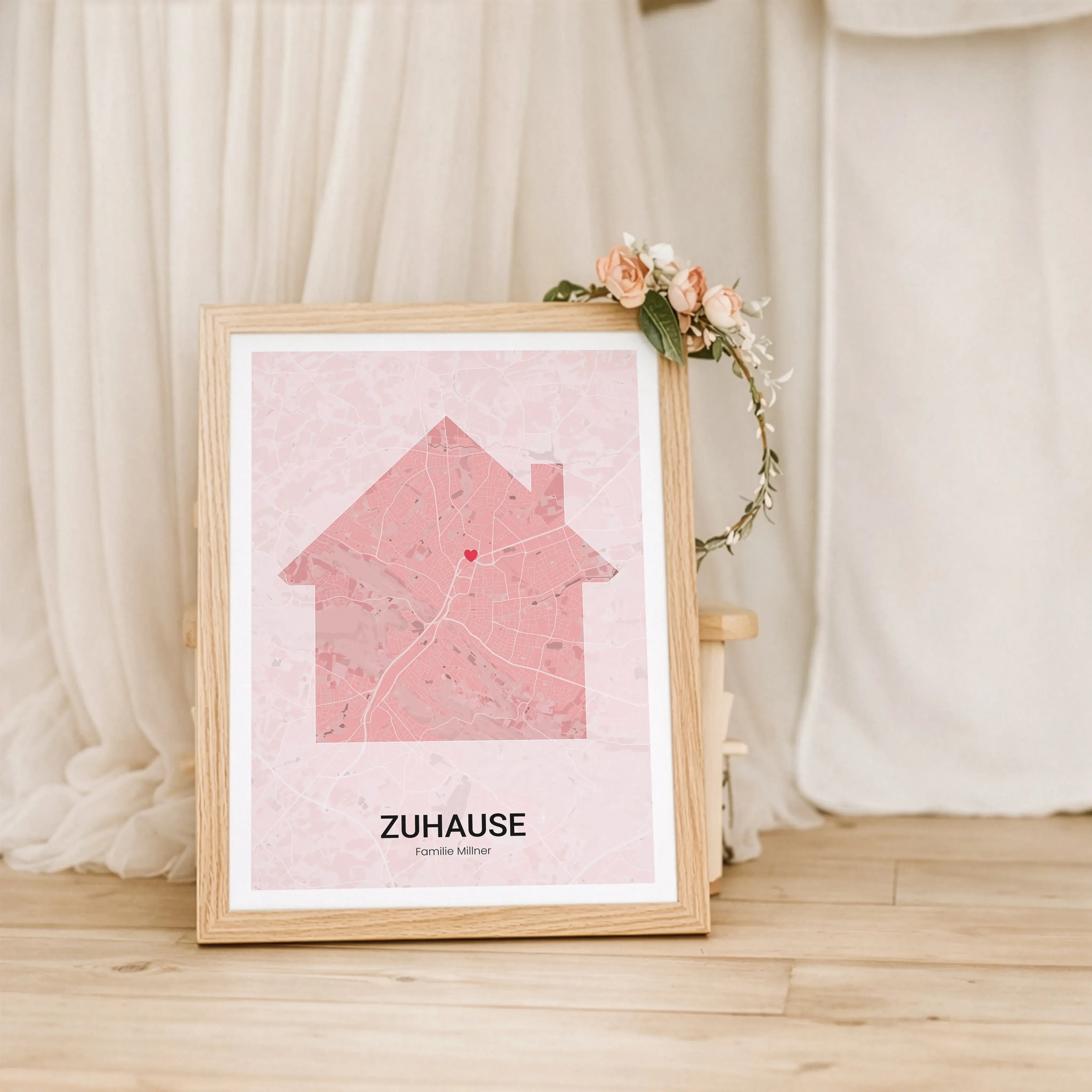 Stadtkarte Poster Haus No2-Personalisiertes Poster-famprints-Das Stadtkarte Poster Haus No2 von famprints macht aus einem Ort ein persönliches Statement für dein Zuhause. Die stilvolle Hausform verbindet modernes Design mit emotionaler Bedeutung und rückt