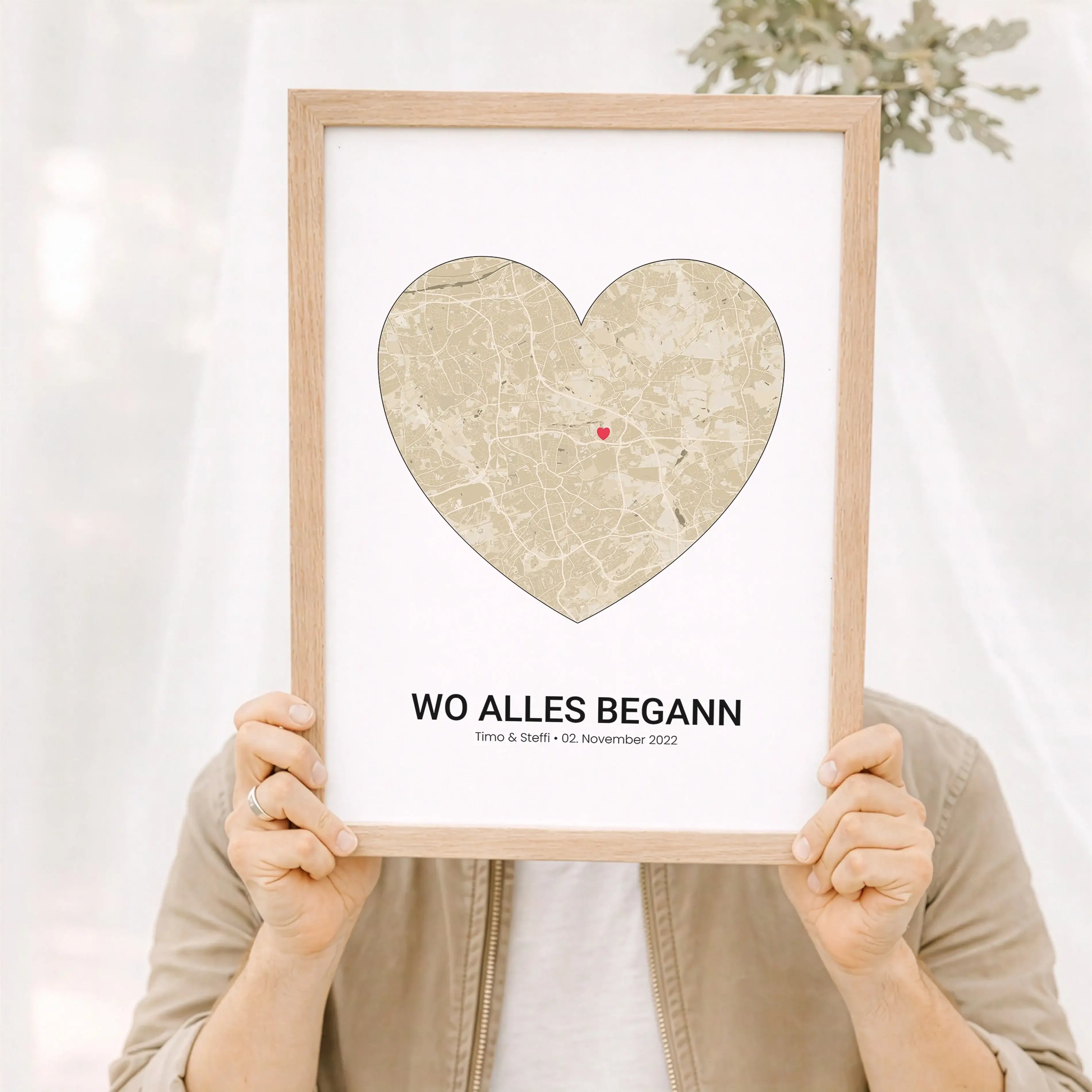 Stadtkarte Poster Herz-Personalisiertes Poster-famprints-Das Stadtkarte Poster Herz von famprints macht aus einem Ort ein persönliches Statement. Im Mittelpunkt steht eine detailreiche Stadtkarte, geformt wie ein Herz, ergänzt durch einen Marker genau dor