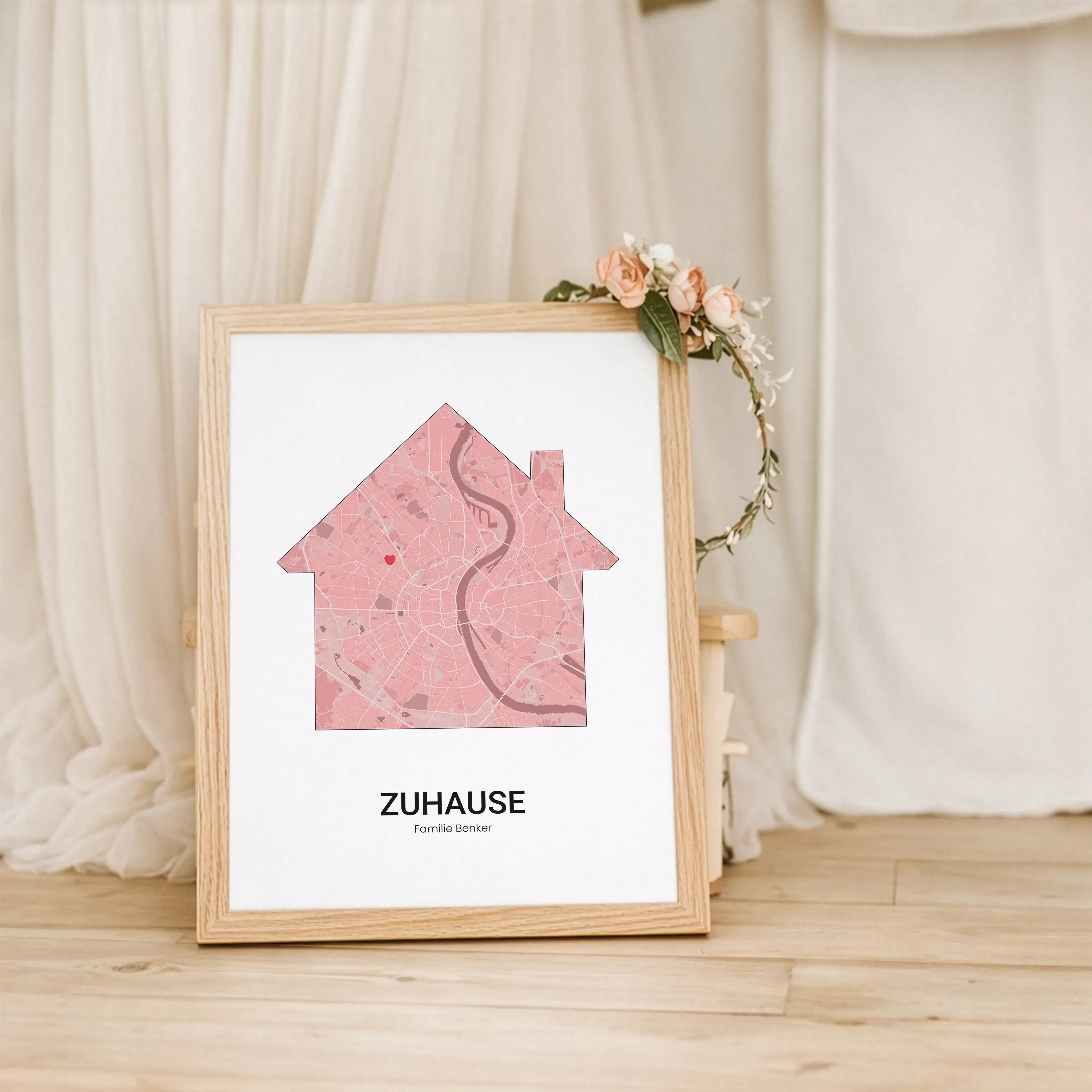 Stadtkarte Poster Haus-Personalisiertes Poster-famprints-Das Stadtkarte Poster Haus von famprints verwandelt einen besonderen Ort in ein persönliches Designobjekt für dein Zuhause. Ob das erste gemeinsame Zuhause, das Eigenheim oder ein Ort mit emotionale