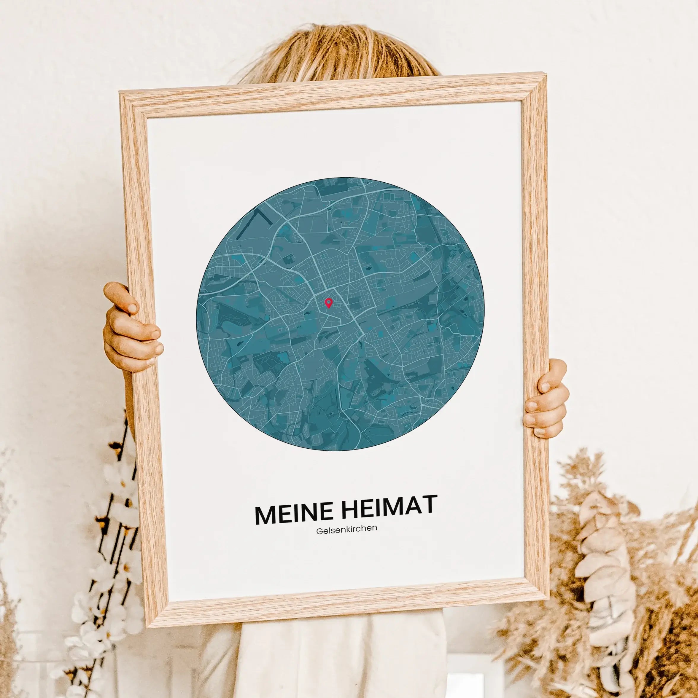 Stadtkarte Poster Circle - Personalisiertes Poster - famprints - Entdecke das Stadtkarte Poster Circle – dein persönliches Kunstwerk mit dem Stadtplan deines Lieblingsortes! Gestalte dein Poster individuell und setze mit dem Marker den genauen Standort, d