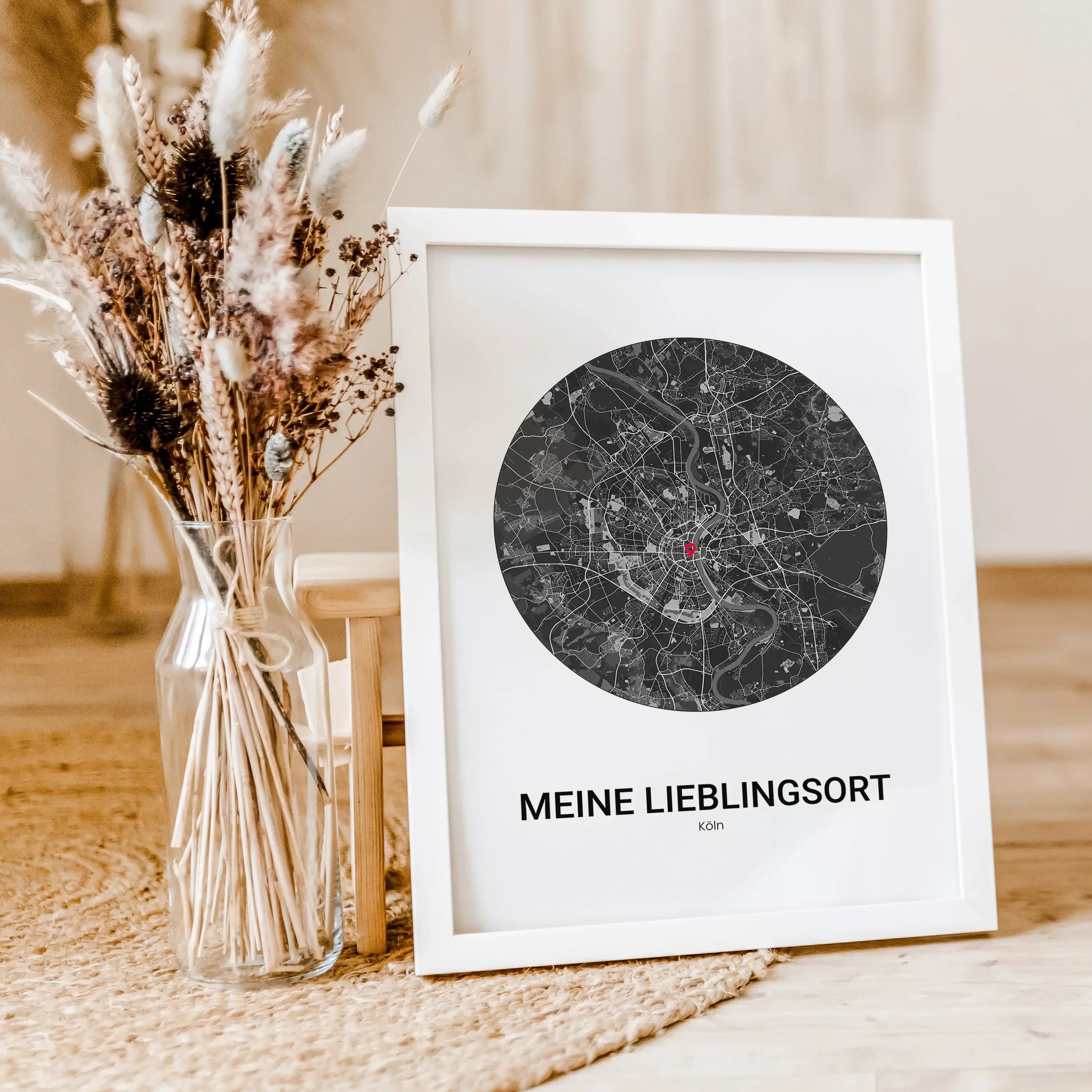 Stadtkarte Poster Circle - Personalisiertes Poster - famprints - Entdecke das Stadtkarte Poster Circle – dein persönliches Kunstwerk mit dem Stadtplan deines Lieblingsortes! Gestalte dein Poster individuell und setze mit dem Marker den genauen Standort, d