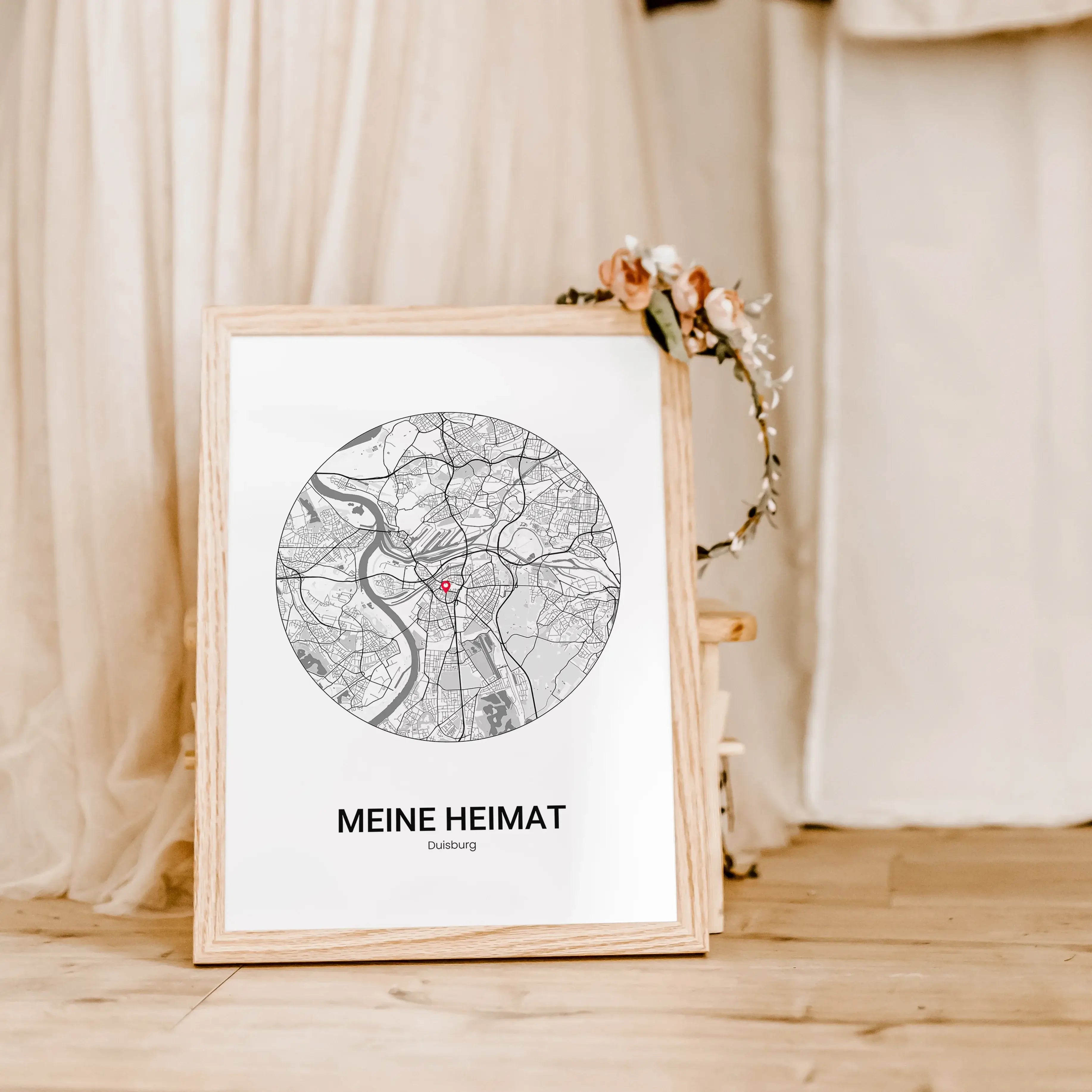 Stadtkarte Poster Circle - Personalisiertes Poster - famprints - Entdecke das Stadtkarte Poster Circle – dein persönliches Kunstwerk mit dem Stadtplan deines Lieblingsortes! Gestalte dein Poster individuell und setze mit dem Marker den genauen Standort, d