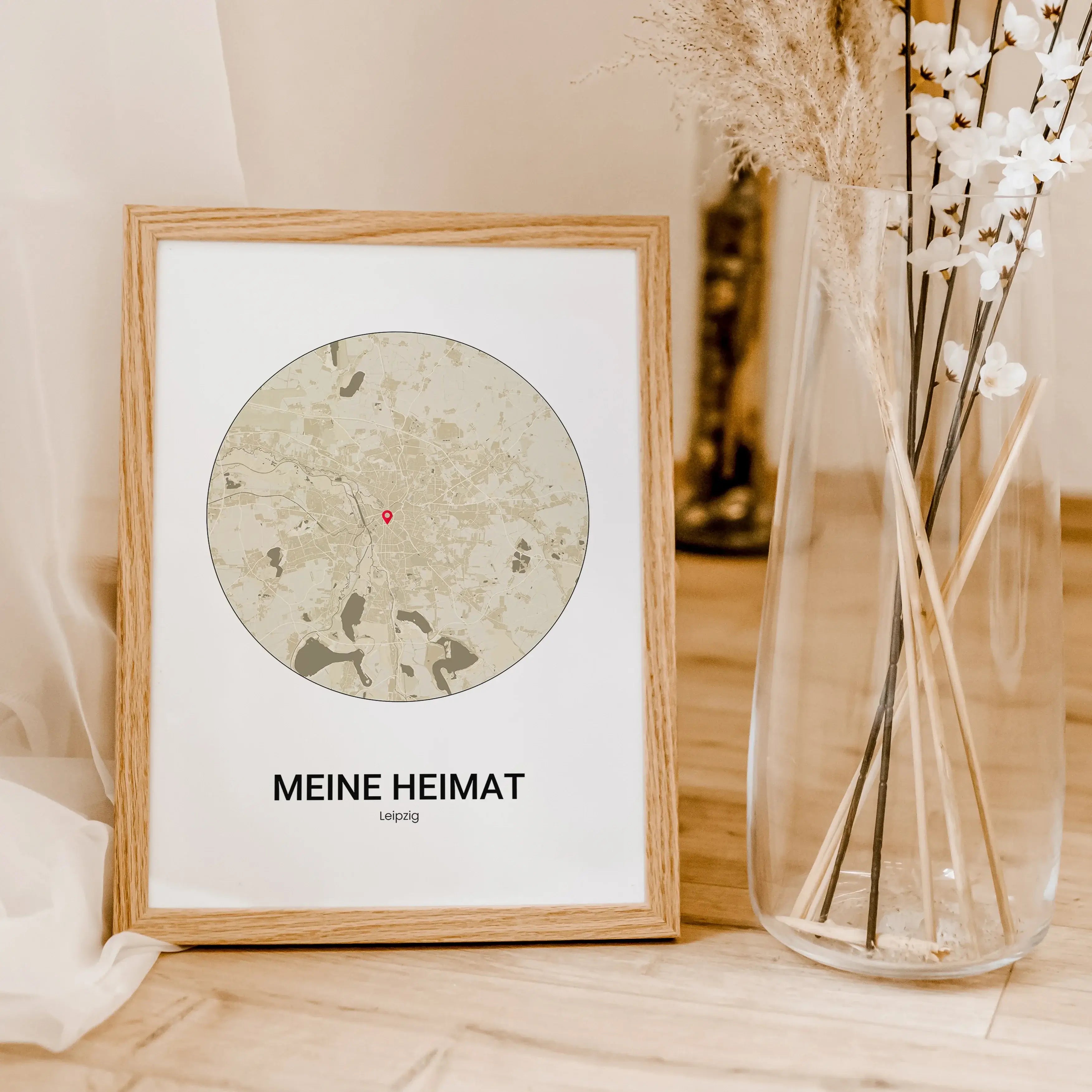 Stadtkarte Poster Circle - Personalisiertes Poster - famprints - Entdecke das Stadtkarte Poster Circle – dein persönliches Kunstwerk mit dem Stadtplan deines Lieblingsortes! Gestalte dein Poster individuell und setze mit dem Marker den genauen Standort, d