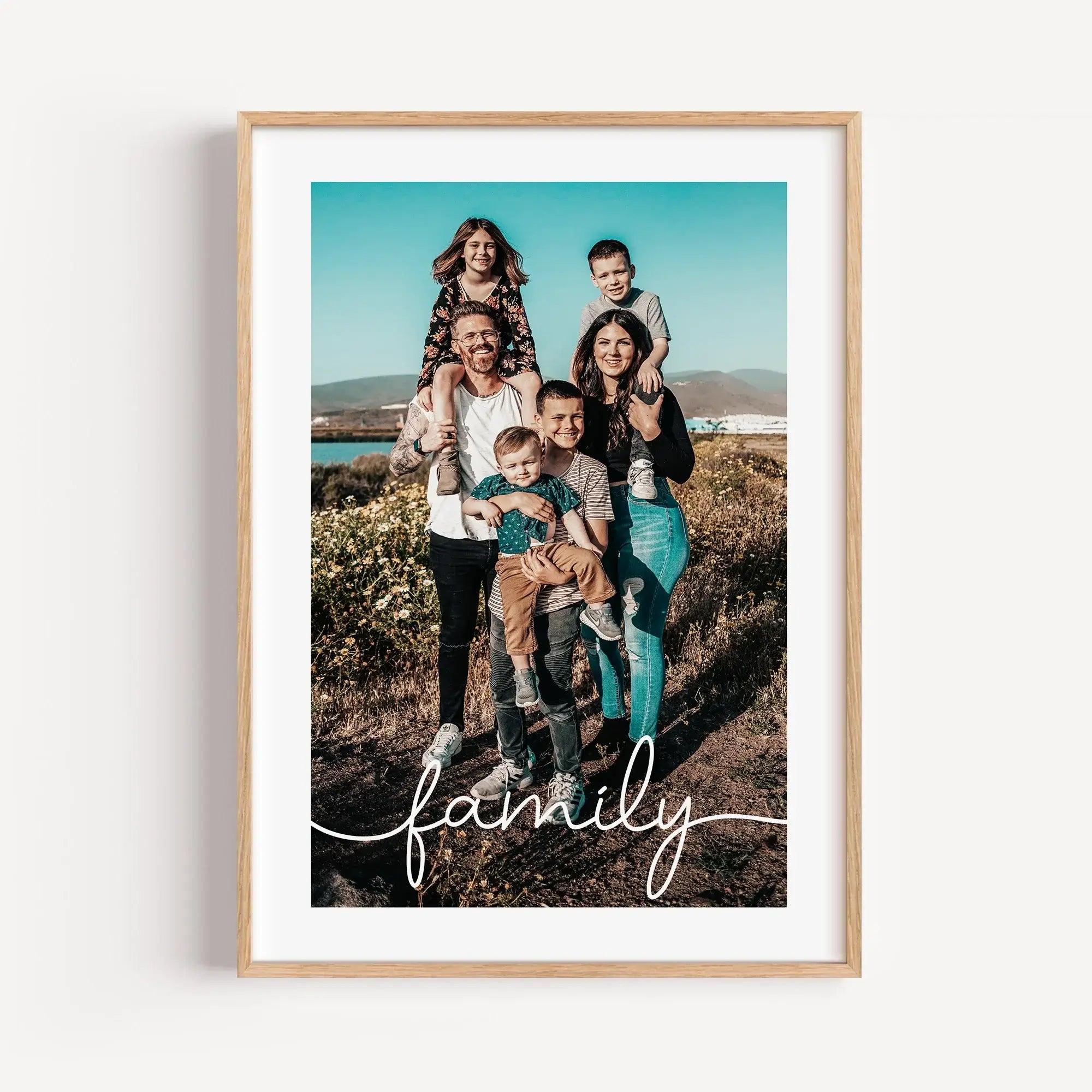 Familienposter mit Foto-famprints-Personalisiertes Poster-Das Familienposter mit Foto kannst du mit deinem persönlichen Foto und deiner Personalisierung individuell nach deinen Wünschen gestalten. Sende uns dein Foto und wähle ob dein Foto in Farbe oder s