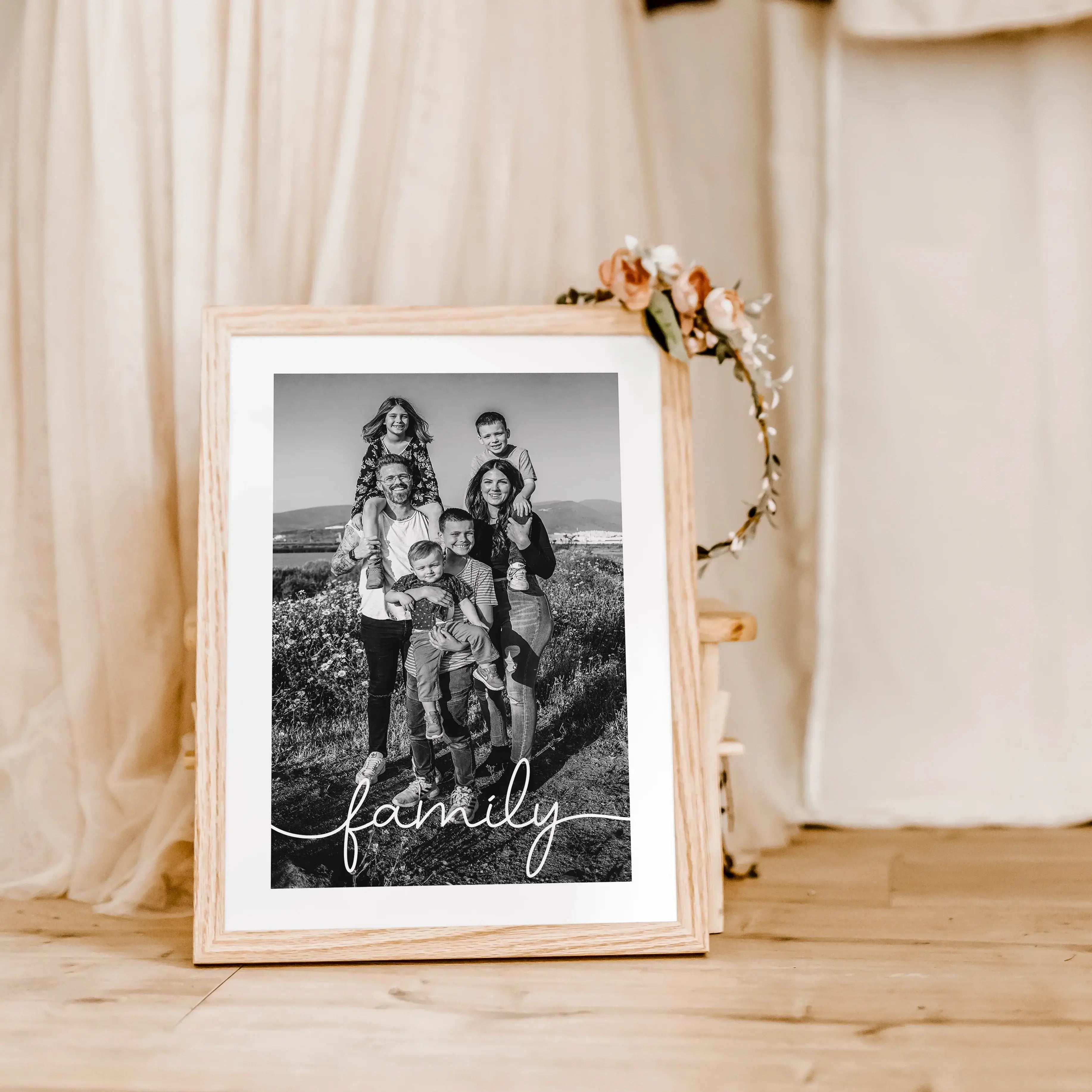 Familienposter mit Foto-famprints-Personalisiertes Poster-Das Familienposter mit Foto kannst du mit deinem persönlichen Foto und deiner Personalisierung individuell nach deinen Wünschen gestalten. Sende uns dein Foto und wähle ob dein Foto in Farbe oder s