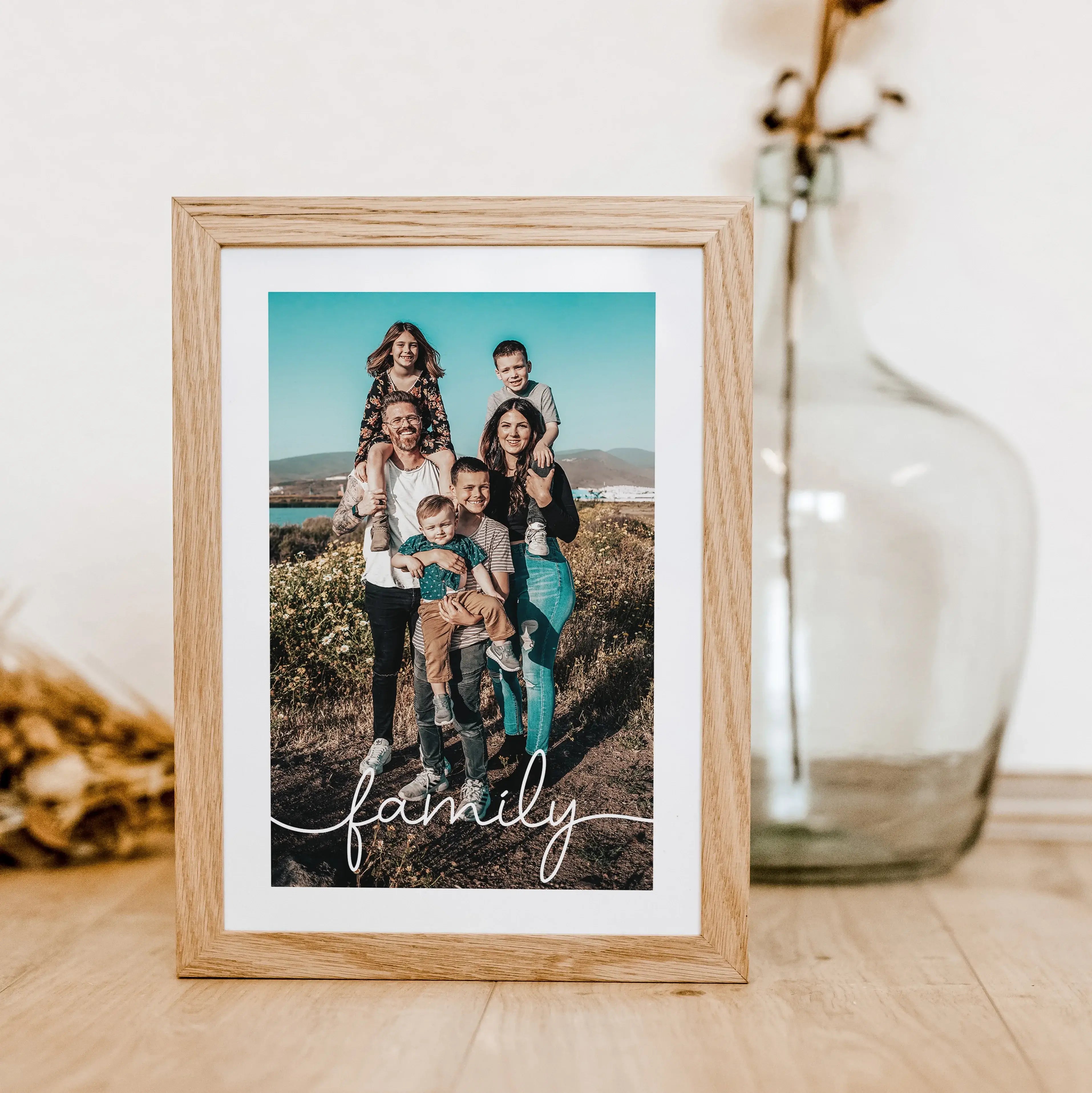 Familienposter mit Foto-famprints-Personalisiertes Poster-Das Familienposter mit Foto kannst du mit deinem persönlichen Foto und deiner Personalisierung individuell nach deinen Wünschen gestalten. Sende uns dein Foto und wähle ob dein Foto in Farbe oder s