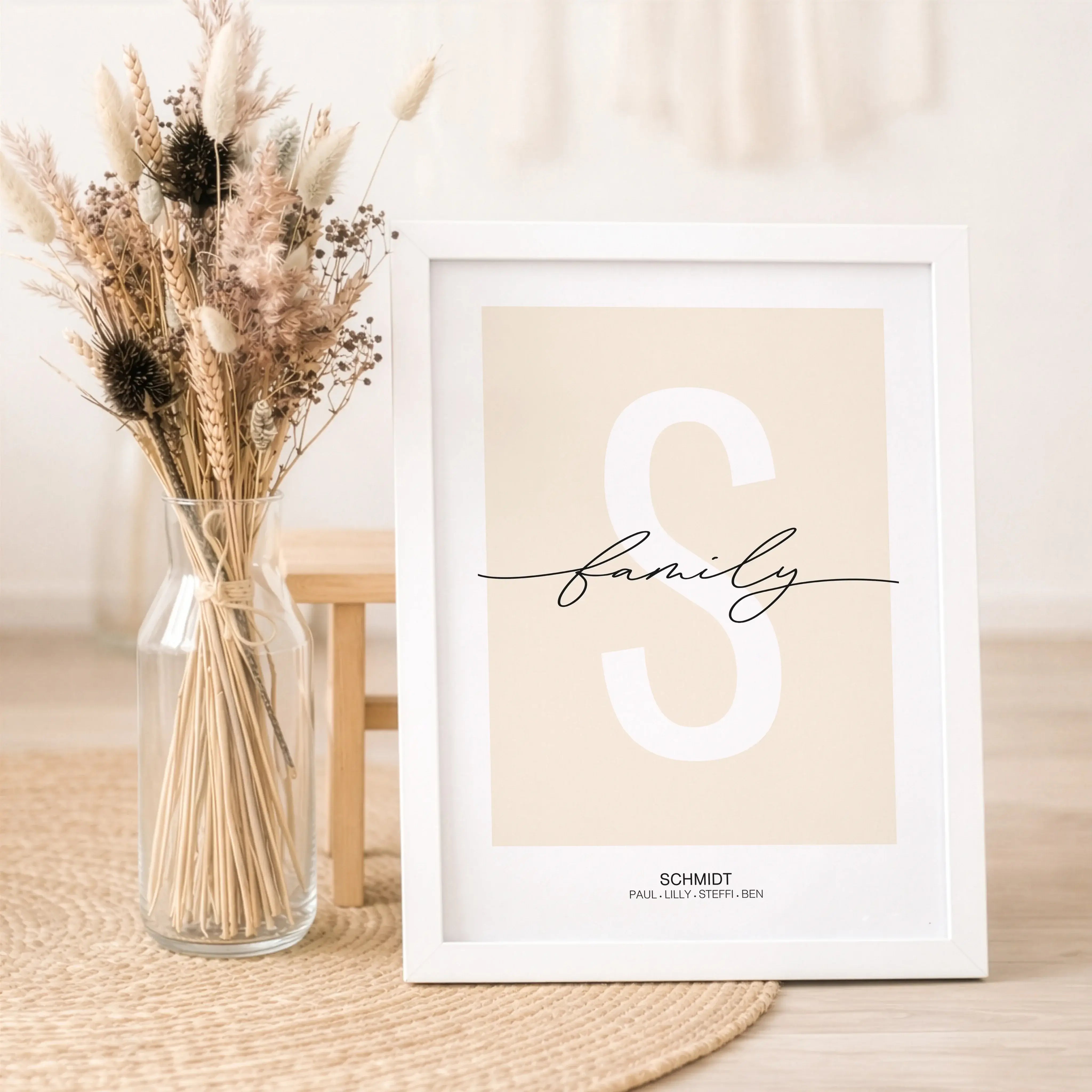 Poster Family Buchstabe-Personalisiertes Poster-famprints-Das Poster Family Buchstabe von famprints verbindet modernes Design mit persönlicher Bedeutung und wird so zu einem stilvollen Blickfang für dein Zuhause oder einem besonderen Geschenk für Menschen