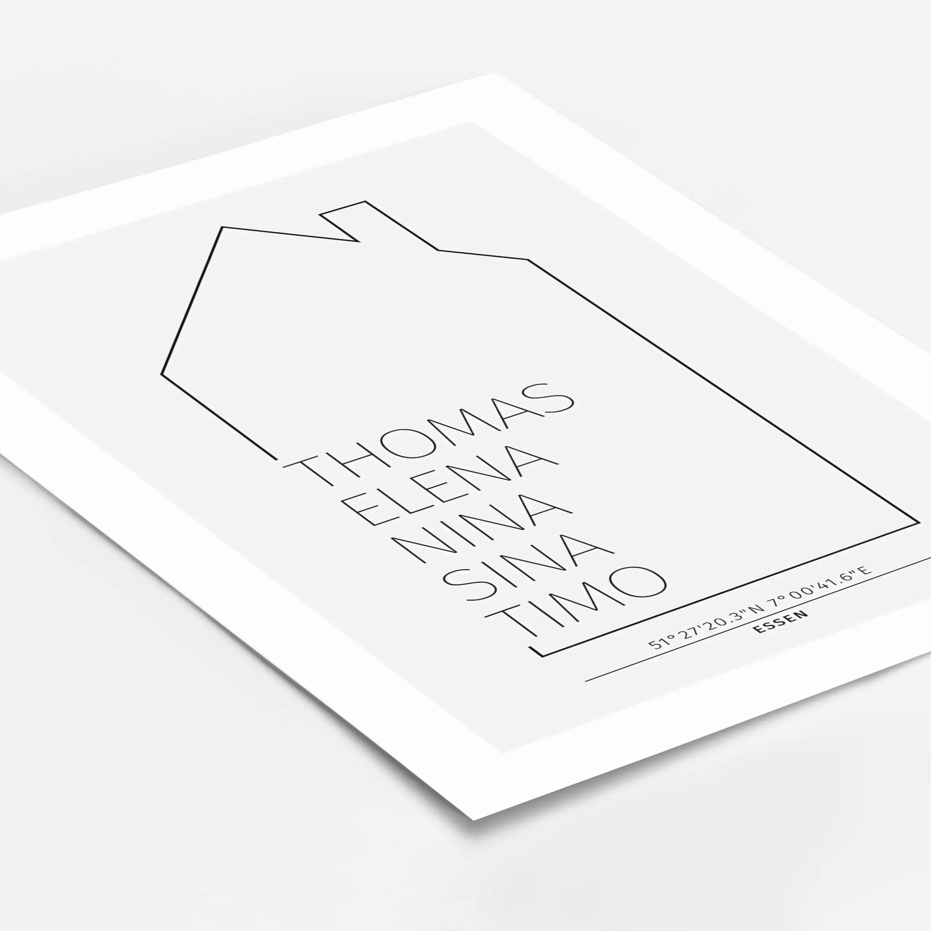 Familienposter Haus Kontur-famprints-Personalisiertes Poster-Auf dem Familienposter mit Namen 'Haus Kontur' findest du ein Haus in Line Art in verschiedenen Farbvarianten und 6 unterschiedlichen Größen. Das Poster kannst du mit deinem Wunschtext personali