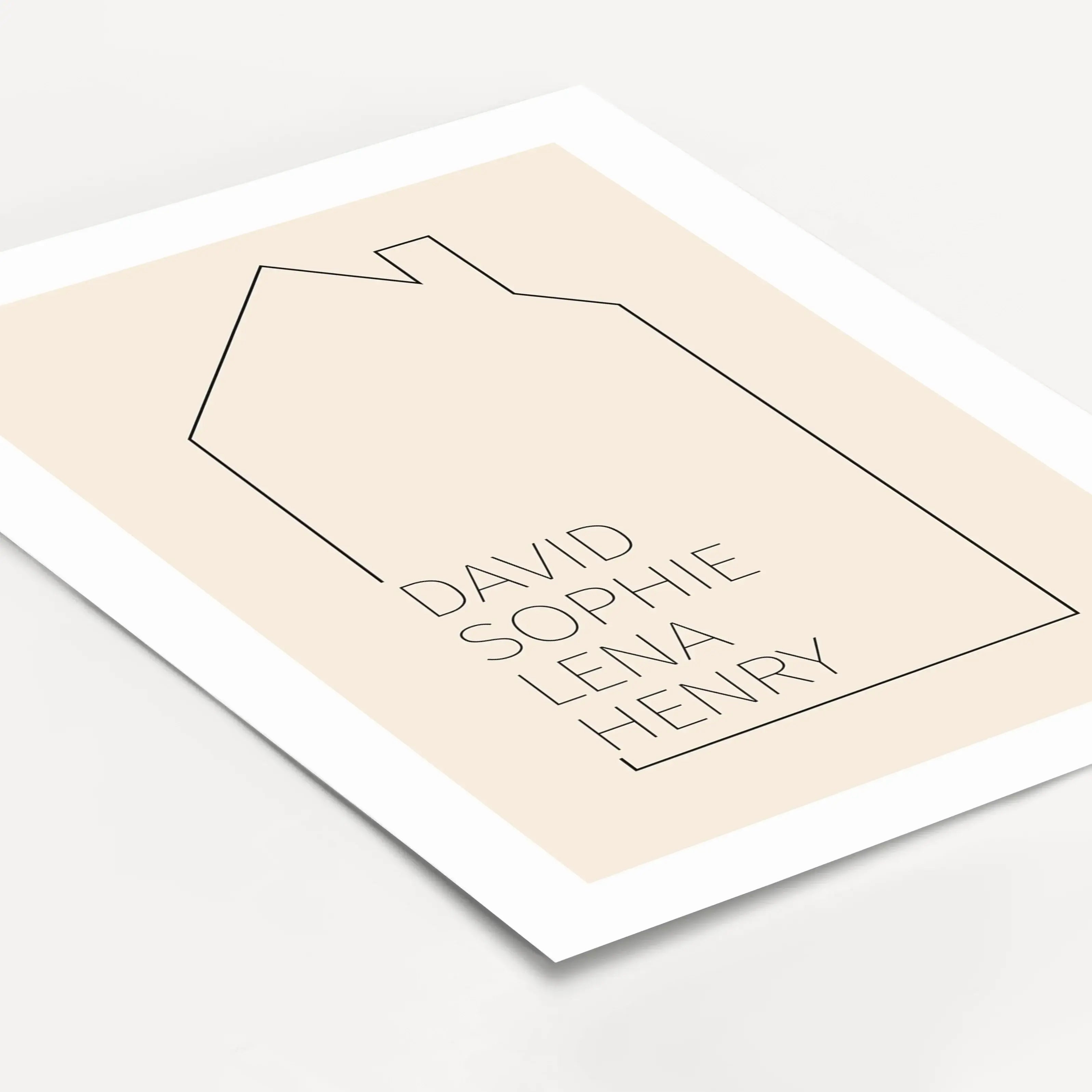 Familienposter Haus Kontur-Personalisiertes Poster-famprints-Das Familienposter Haus Kontur von famprints verwandelt euer Zuhause in ein persönliches Wandbild mit Bedeutung. Die feine Hauskontur im modernen Line-Art-Stil steht für Zusammenhalt, Alltag und