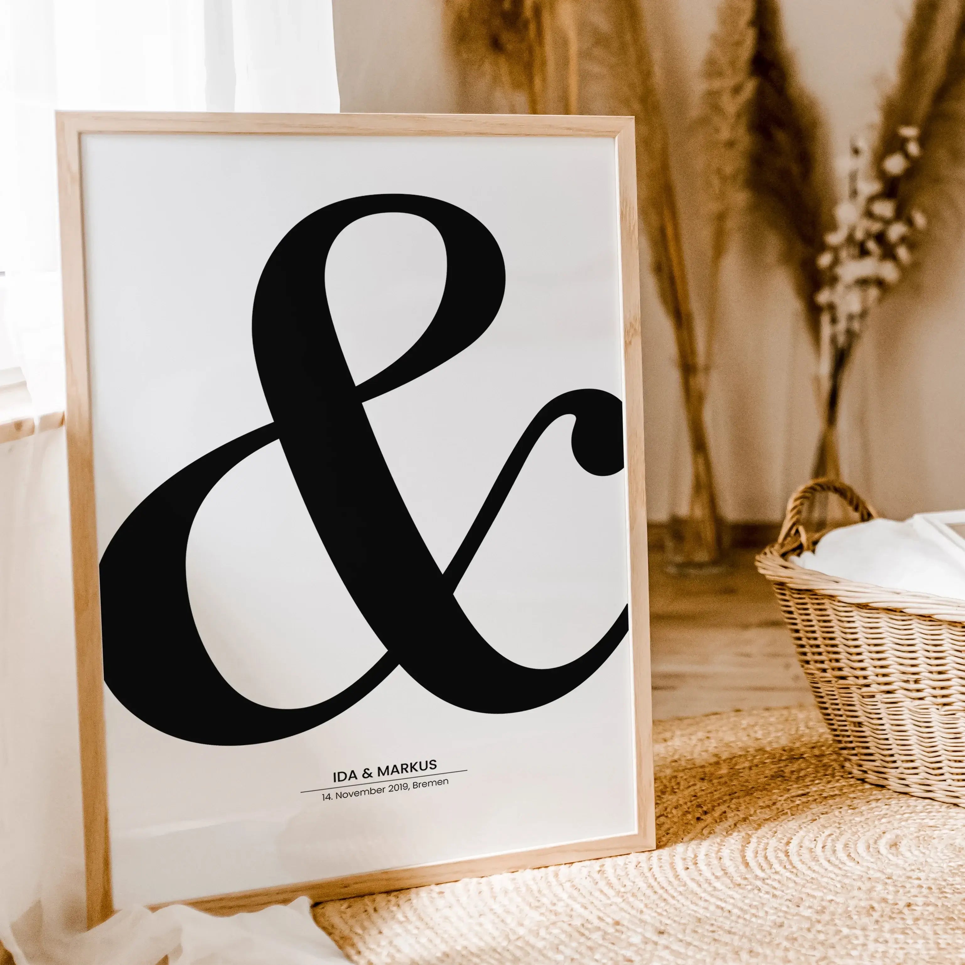 Hochzeitsposter '&'-famprints-Personalisiertes Poster-Das Hochzeitsposter '&' ist das perfekte Wandbild, um euren besonderen Tag in Erinnerung zu behalten. Du kannst das Poster mit euren Namen, dem Hochzeitsdatum oder Kennenlerndatum und anderen wichtigen