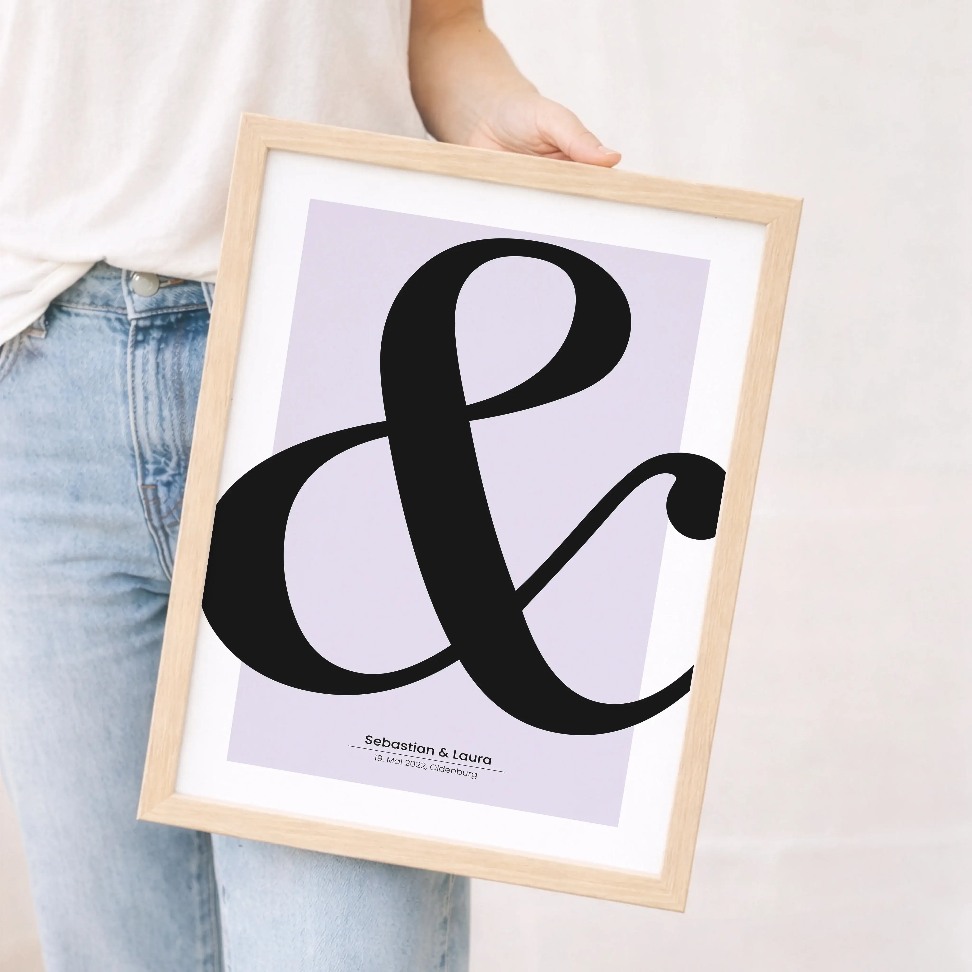 Hochzeitsposter '&'-Personalisiertes Poster-famprints-Das Hochzeitsposter '&' steht für das, was euch verbindet. Zwei Namen, ein Datum und ein gemeinsamer Weg. Das schlichte Und-Zeichen rückt eure Beziehung in den Mittelpunkt und macht aus einem Moment ei