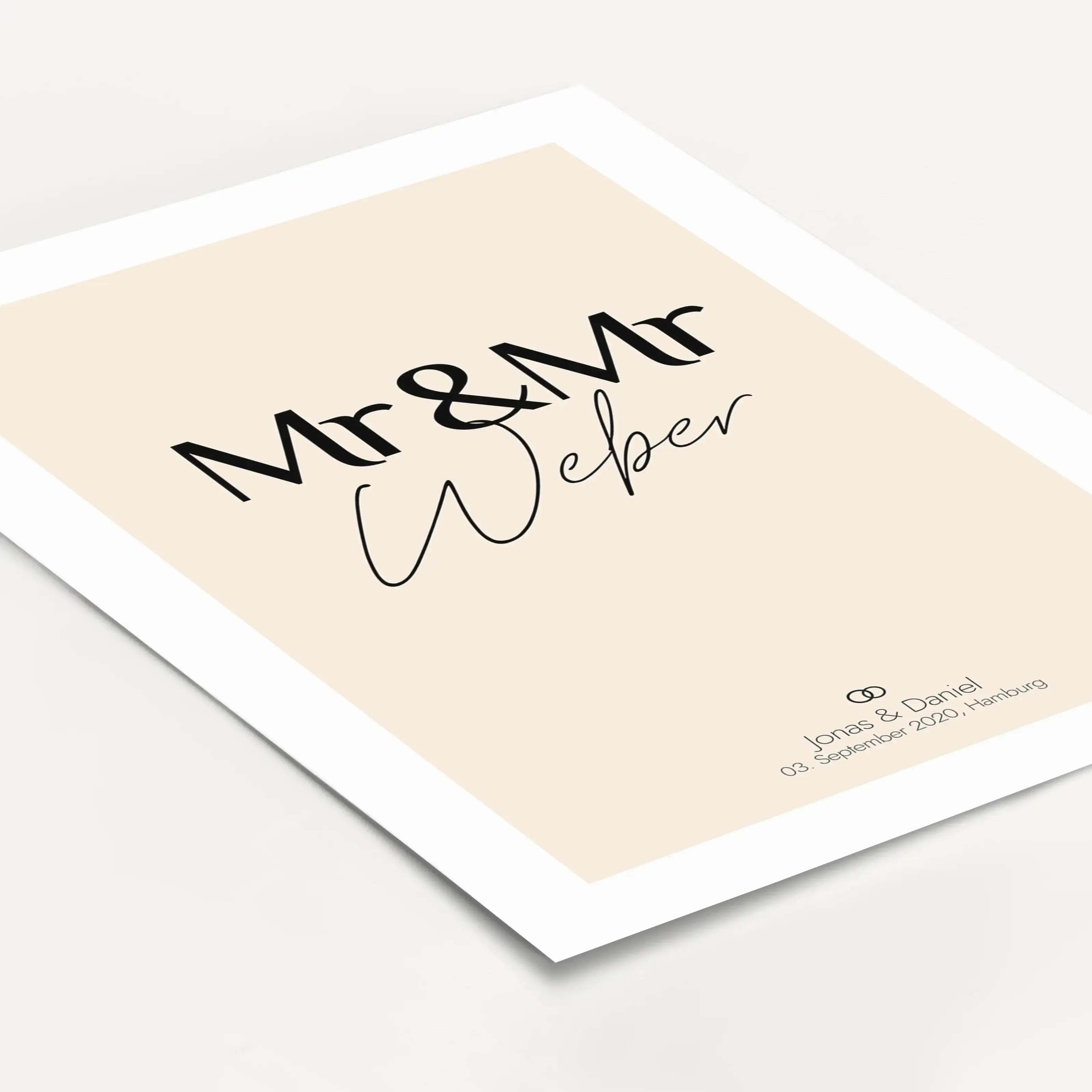 Paar Poster Mr & Mr-Personalisiertes Poster-famprints-Das Paar Poster Mr & Mr von famprints ist eine stilvolle Möglichkeit, eure Liebe sichtbar zu machen und besondere Momente festzuhalten. Ob zur Hochzeit, zur Verlobung, zum Jahrestag oder als persönlich