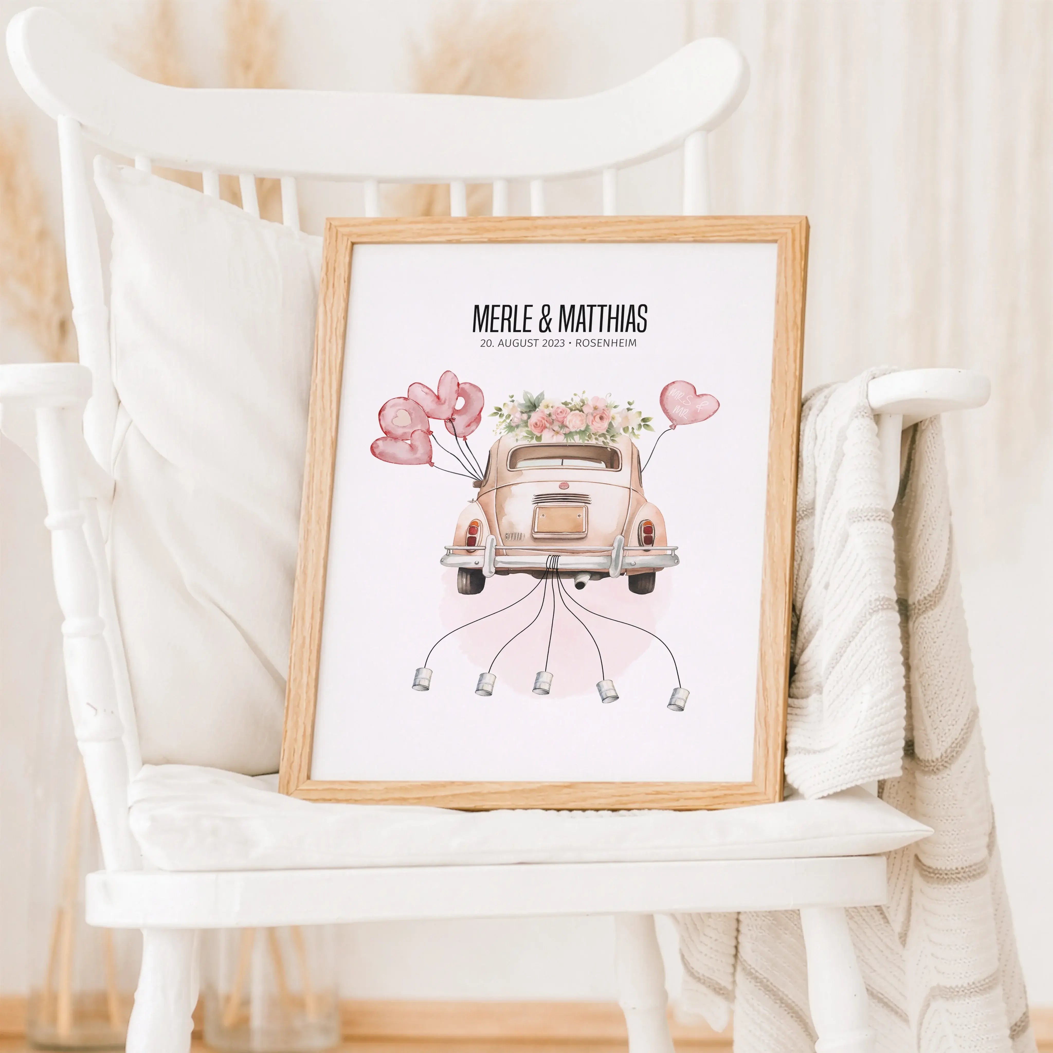 Geldgeschenk Poster Hochzeit-Personalisiertes Poster-famprints-Mit dem Geldgeschenk Poster Hochzeit verschenkst du Geld nicht einfach, sondern verwandelst es in einen echten Hingucker. Das liebevoll illustrierte Hochzeitsmotiv mit Auto, Herzballons und Bl
