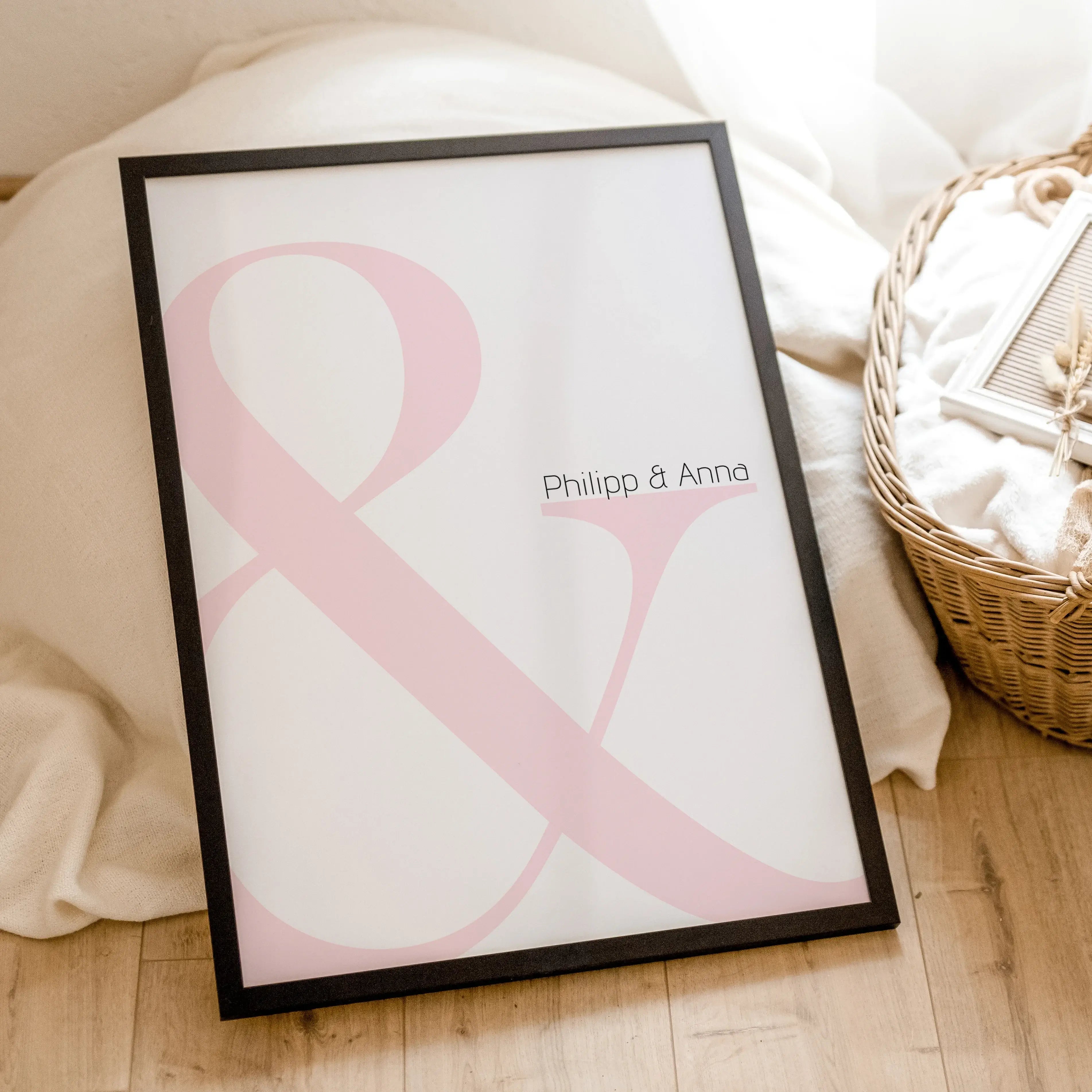 Und Poster-famprints-Personalisiertes Poster-Unser personalisiertes Und Poster ist da! Gestalte ein wunderschönes, bedeutungsvolles Kunstwerk für dein Zuhause, das die Namen von dir und deinem Partner trägt. Dieses personalisierte Poster eignet sich perfe