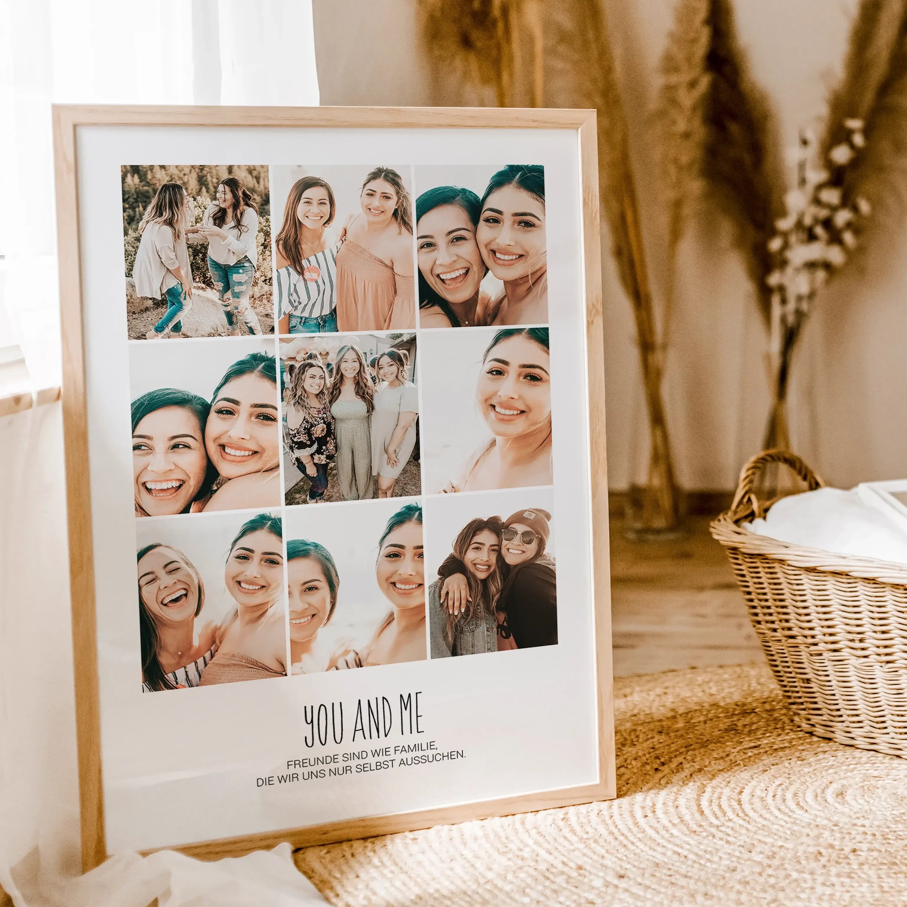 You and me Foto Poster-famprints-Personalisiertes Poster-Das You and me Foto Poster ist die perfekte Möglichkeit, deine Lieblingsmomente festzuhalten. Mit Platz für 9 Fotos und 2 personalisierbaren Textzeilen wird jedes Poster zu einem einzigartigen Kunst